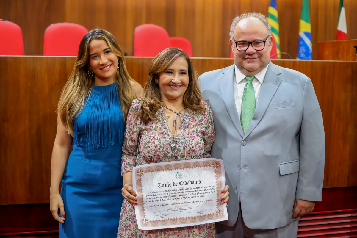 ENTREGA DE TITULO DE CIDADANIA A MARIA ADRIANA MOTA LOBÃO (1)-7.JPG