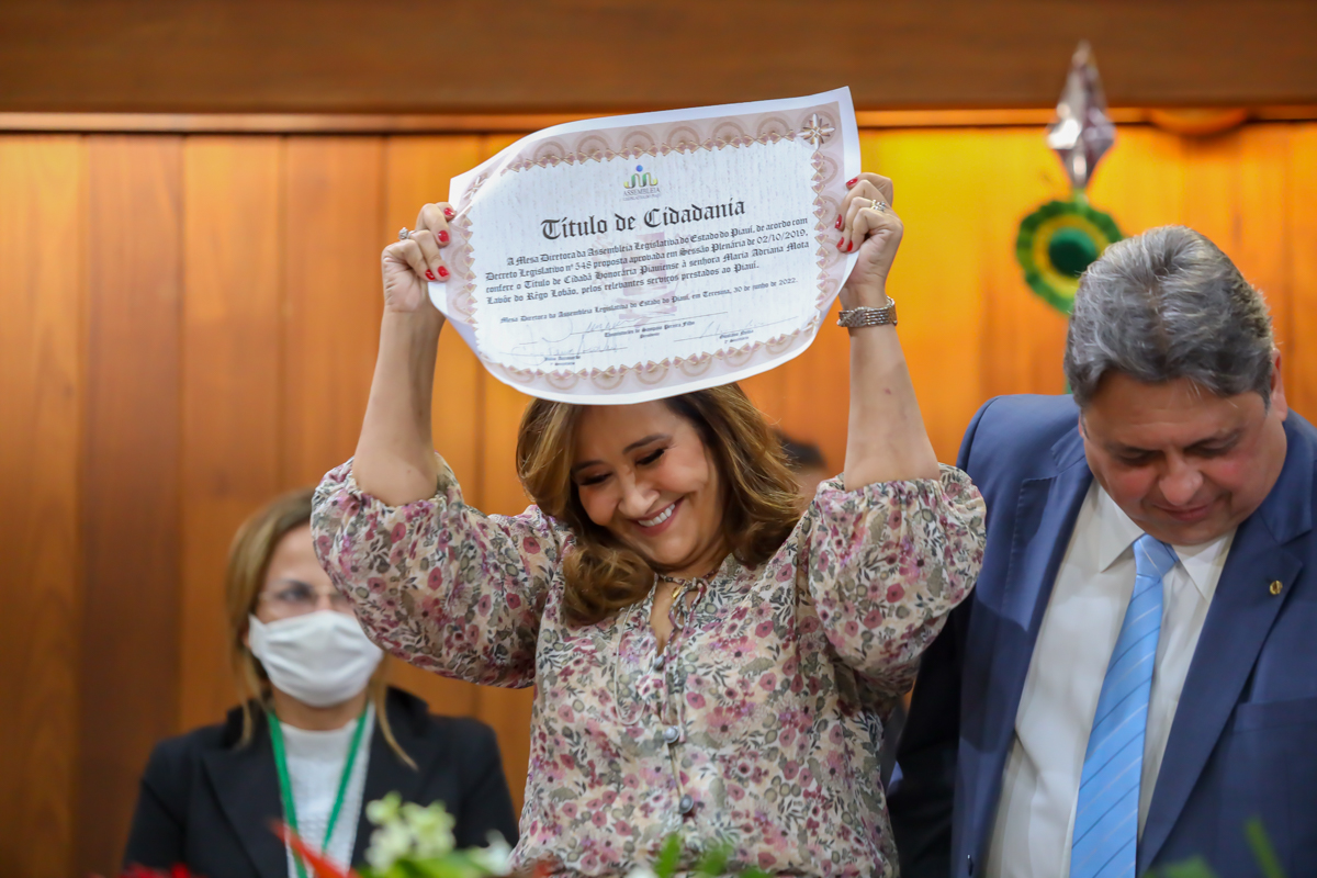 ENTREGA DE TITULO DE CIDADANIA A MARIA ADRIANA MOTA LOBÃO-14.JPG
