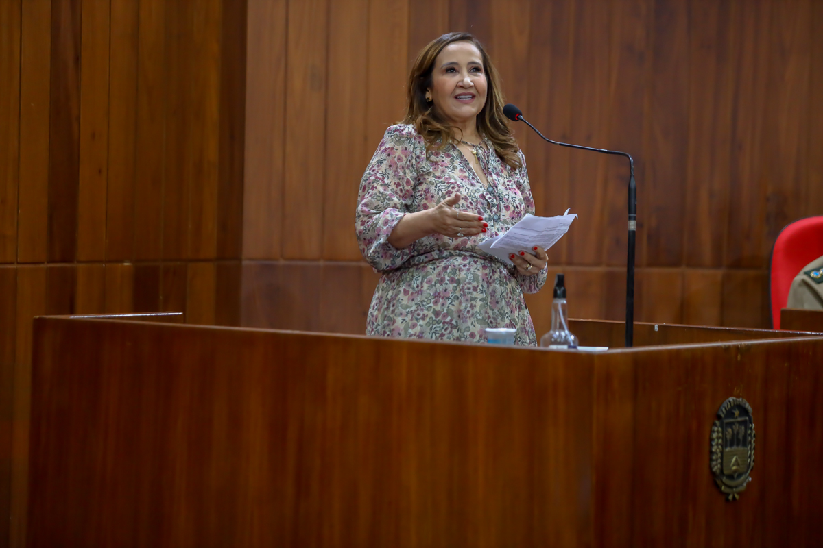 ENTREGA DE TITULO DE CIDADANIA A MARIA ADRIANA MOTA LOBÃO-25.JPG