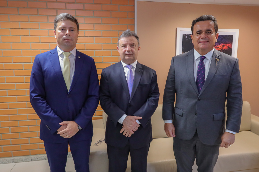 TITULO DE CIDADANIA DR LEONARDO BRASILEIRO E HOM. AMAPI 12.04.2023-6.JPG