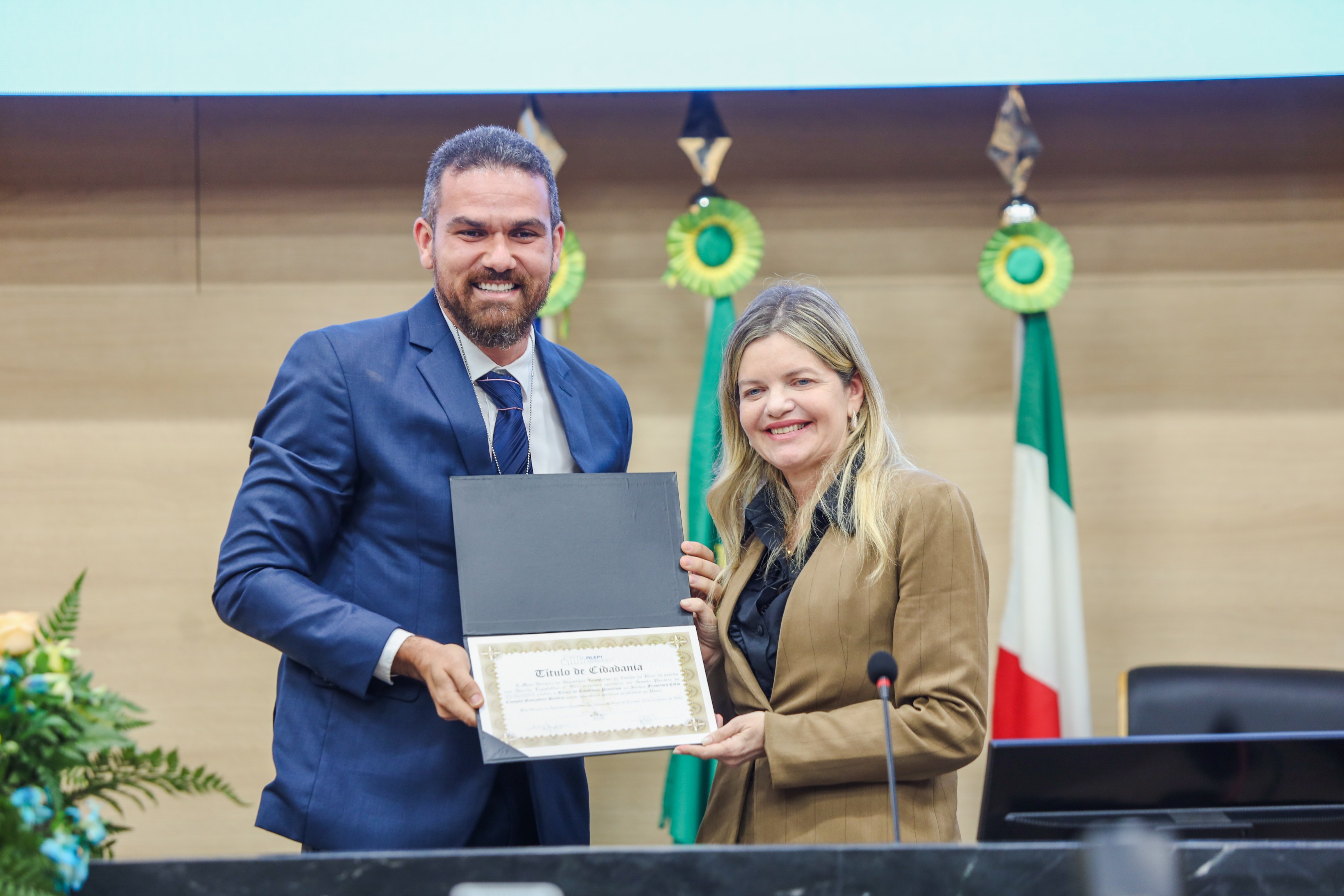 SESSÃO SOLENE DE ENTREGA DE TÍTULO DE CIDADANIA A DELEGADOS DA PCPI (26).jpeg
