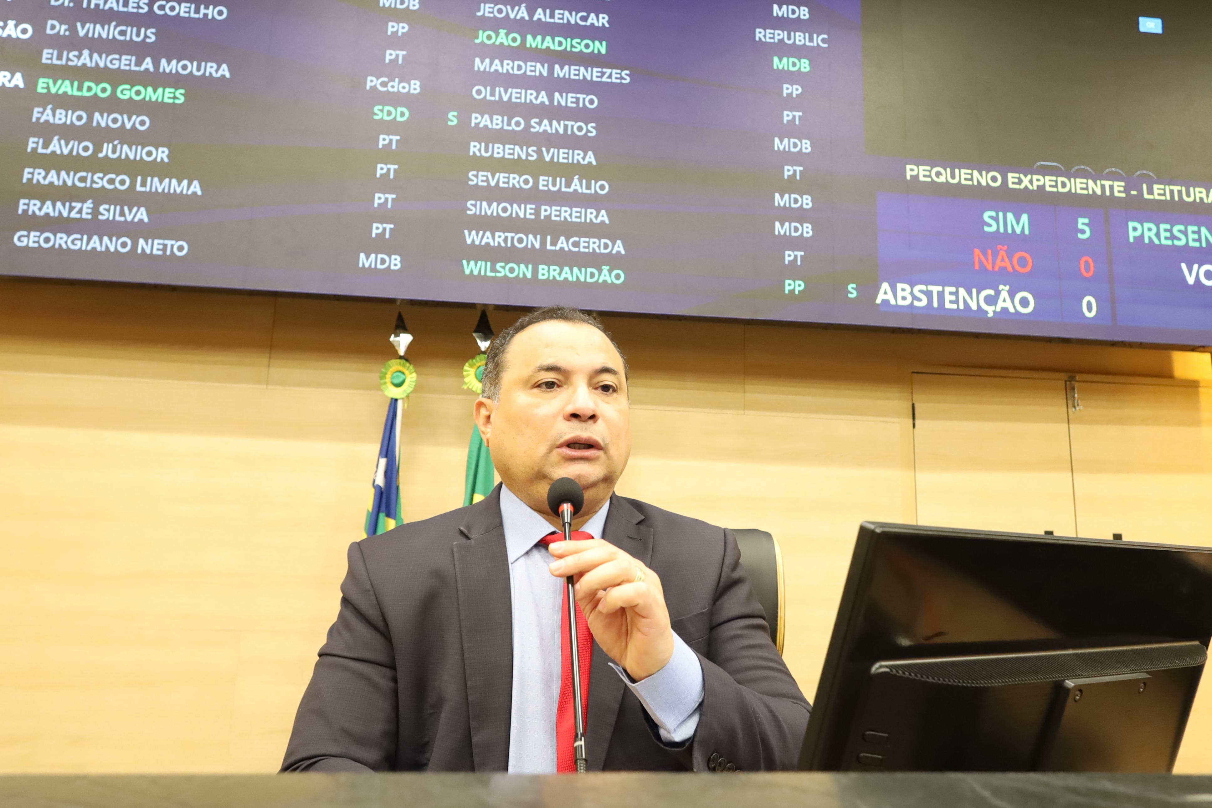 SESSÃO PLENÁRIA 04.12 (2).JPG