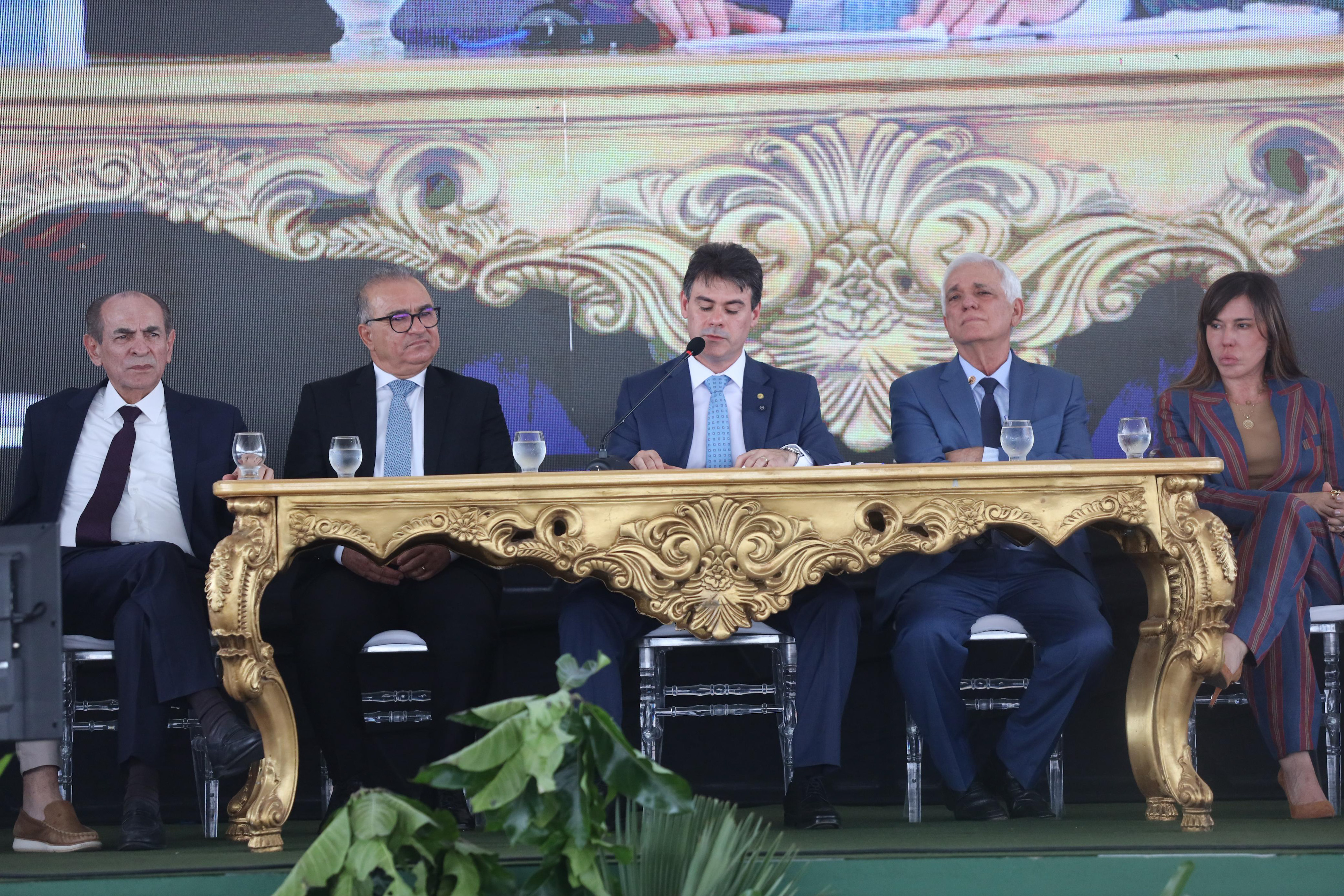 SESSÃO SOLENE DE IMPLATACAO DA ALEPI NA CIDADE DE ESPERANTINA EM COMEMORAÇÃO AOS 190 ANOS DA ASSEMBLEIA LEGISLATIVA DO PIAUÍ (22).jpg