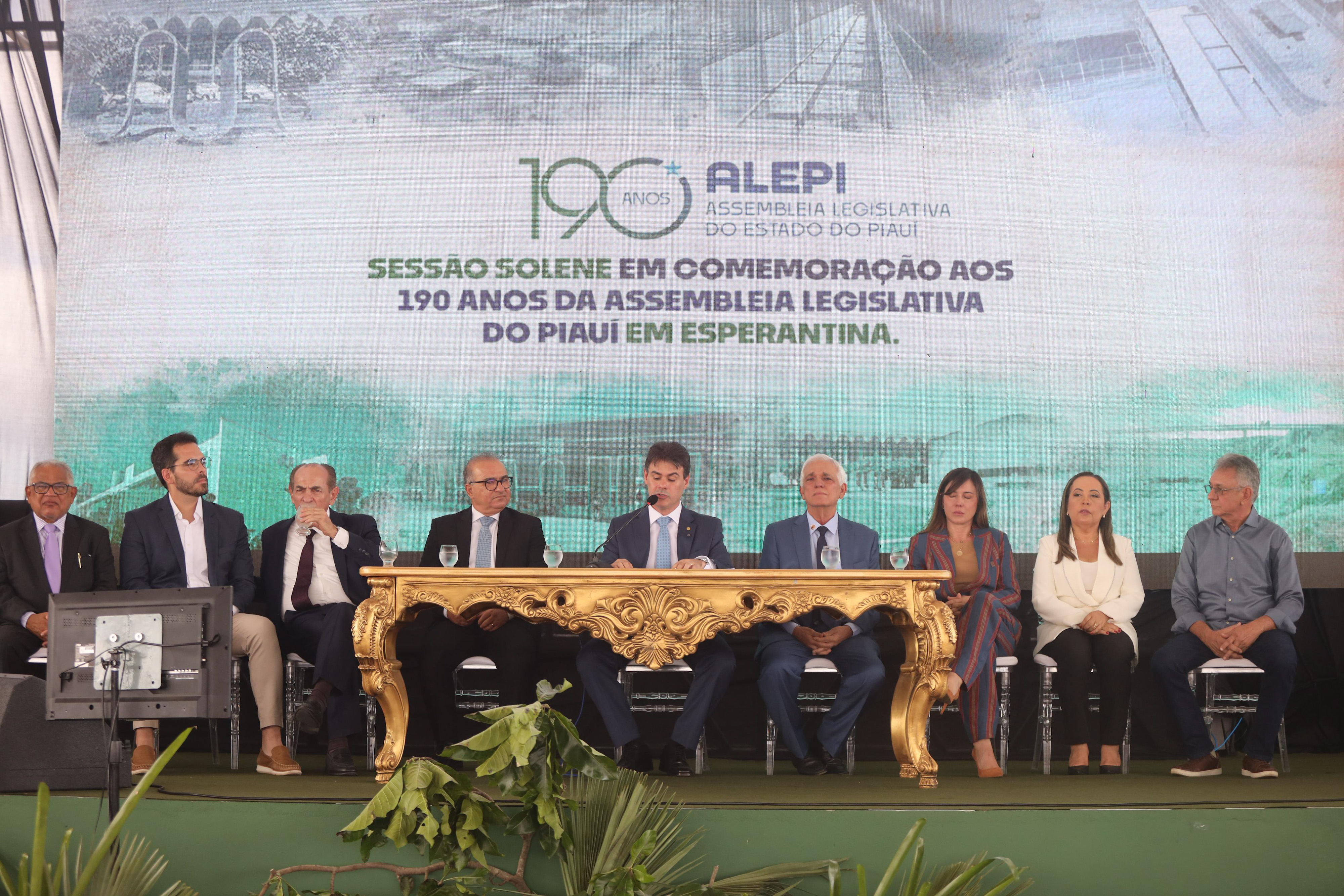 SESSÃO SOLENE DE IMPLATACAO DA ALEPI NA CIDADE DE ESPERANTINA EM COMEMORAÇÃO AOS 190 ANOS DA ASSEMBLEIA LEGISLATIVA DO PIAUÍ (30).jpg