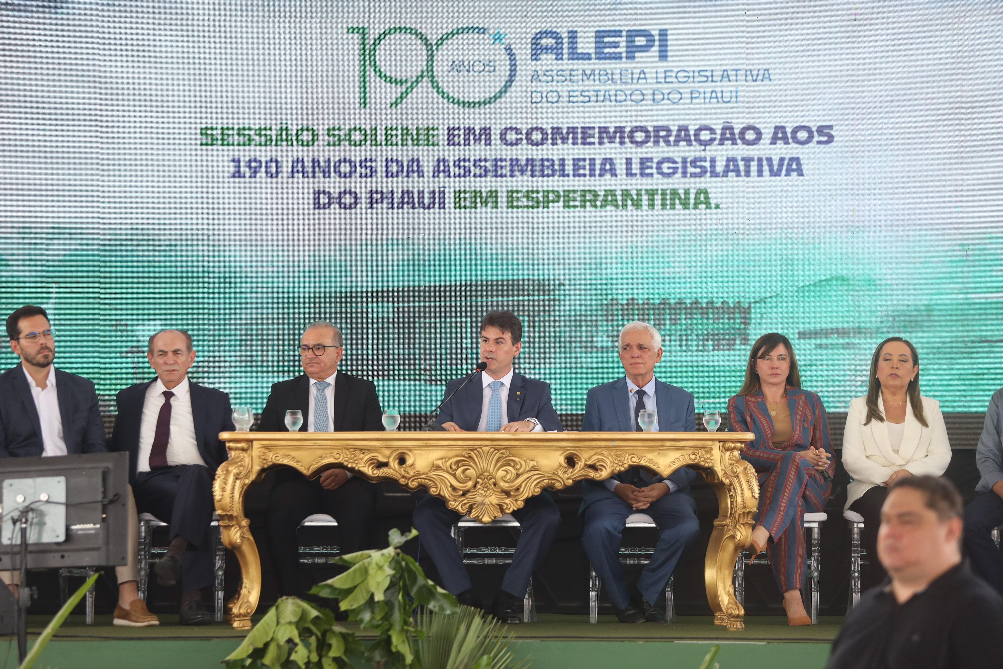 SESSÃO SOLENE DE IMPLATACAO DA ALEPI NA CIDADE DE ESPERANTINA EM COMEMORAÇÃO AOS 190 ANOS DA ASSEMBLEIA LEGISLATIVA DO PIAUÍ (34).jpg