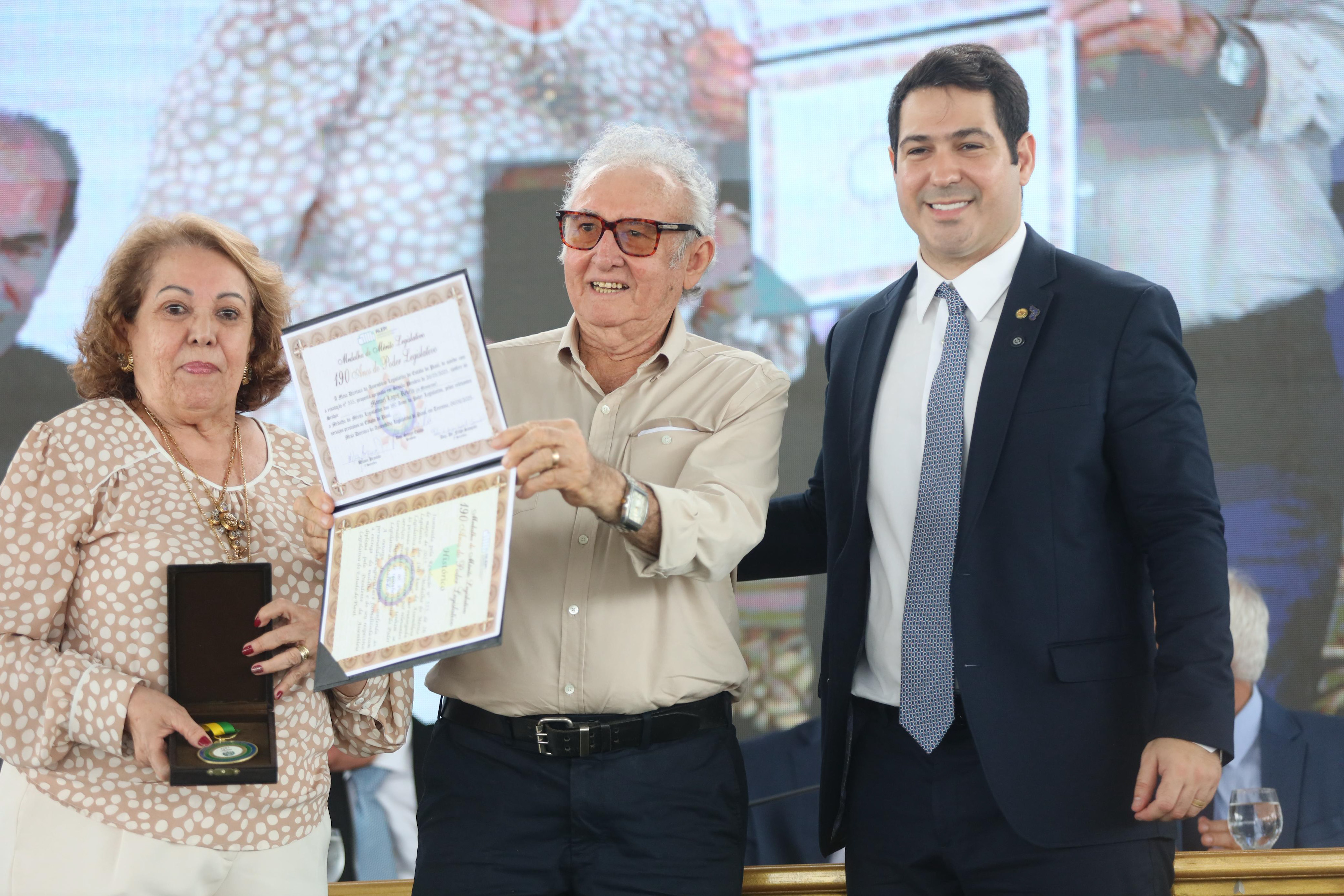 SESSÃO SOLENE DE IMPLATACAO DA ALEPI NA CIDADE DE ESPERANTINA EM COMEMORAÇÃO AOS 190 ANOS DA ASSEMBLEIA LEGISLATIVA DO PIAUÍ (39).jpg