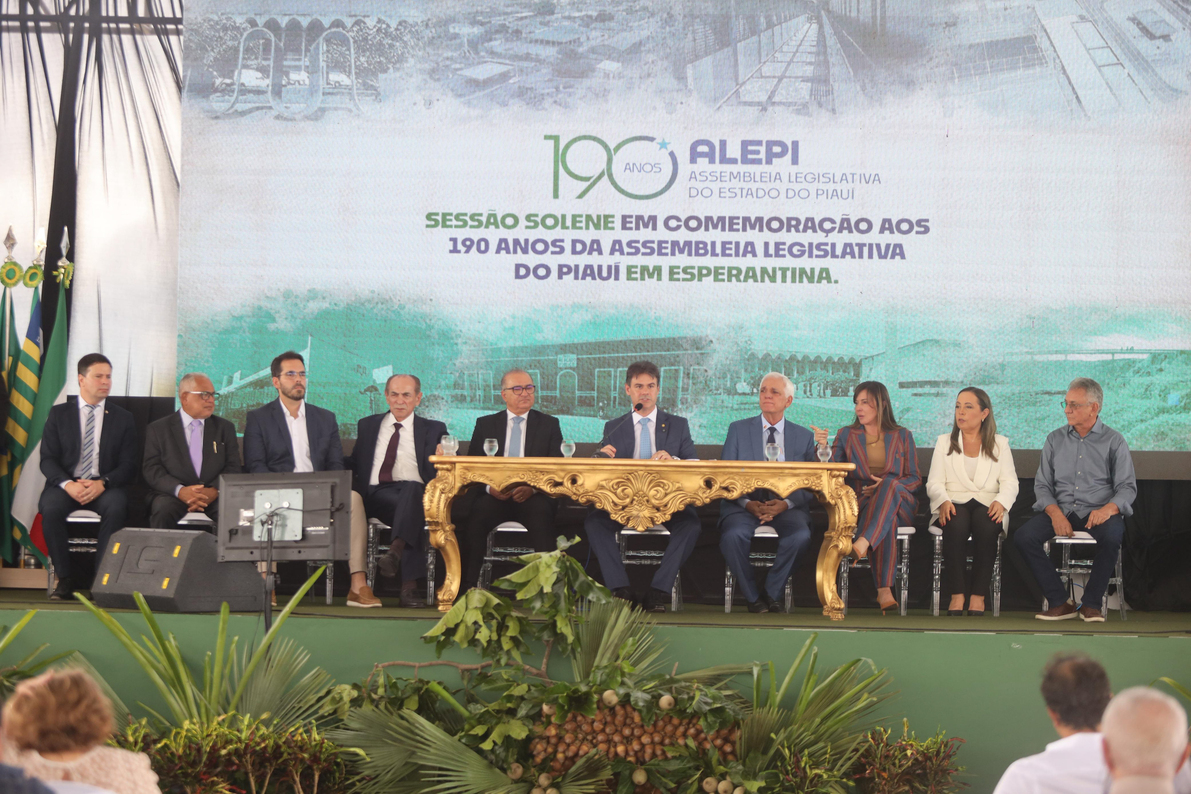 SESSÃO SOLENE DE IMPLATACAO DA ALEPI NA CIDADE DE ESPERANTINA EM COMEMORAÇÃO AOS 190 ANOS DA ASSEMBLEIA LEGISLATIVA DO PIAUÍ (46).jpg