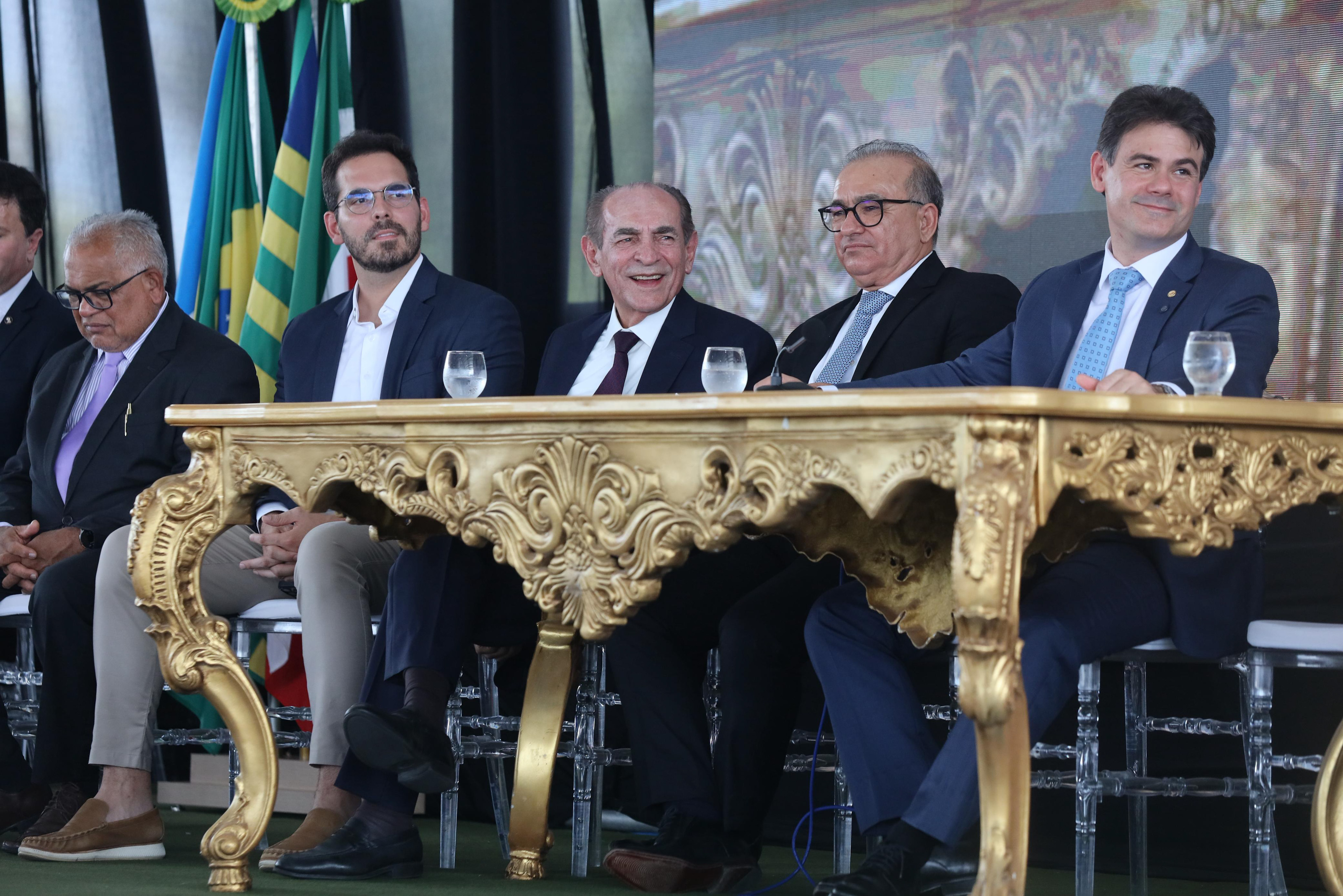 SESSÃO SOLENE DE IMPLATACAO DA ALEPI NA CIDADE DE ESPERANTINA EM COMEMORAÇÃO AOS 190 ANOS DA ASSEMBLEIA LEGISLATIVA DO PIAUÍ (47).jpg