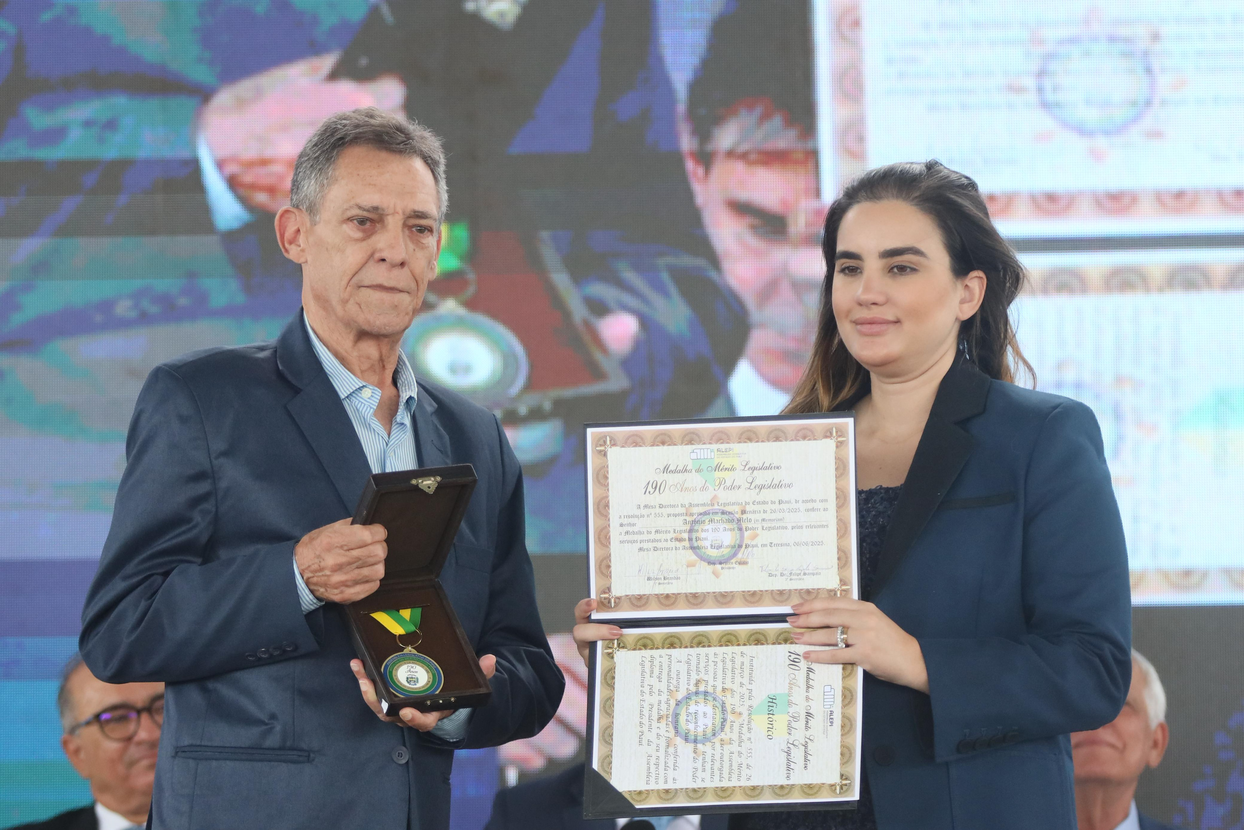 SESSÃO SOLENE DE IMPLATACAO DA ALEPI NA CIDADE DE ESPERANTINA EM COMEMORAÇÃO AOS 190 ANOS DA ASSEMBLEIA LEGISLATIVA DO PIAUÍ.jpg