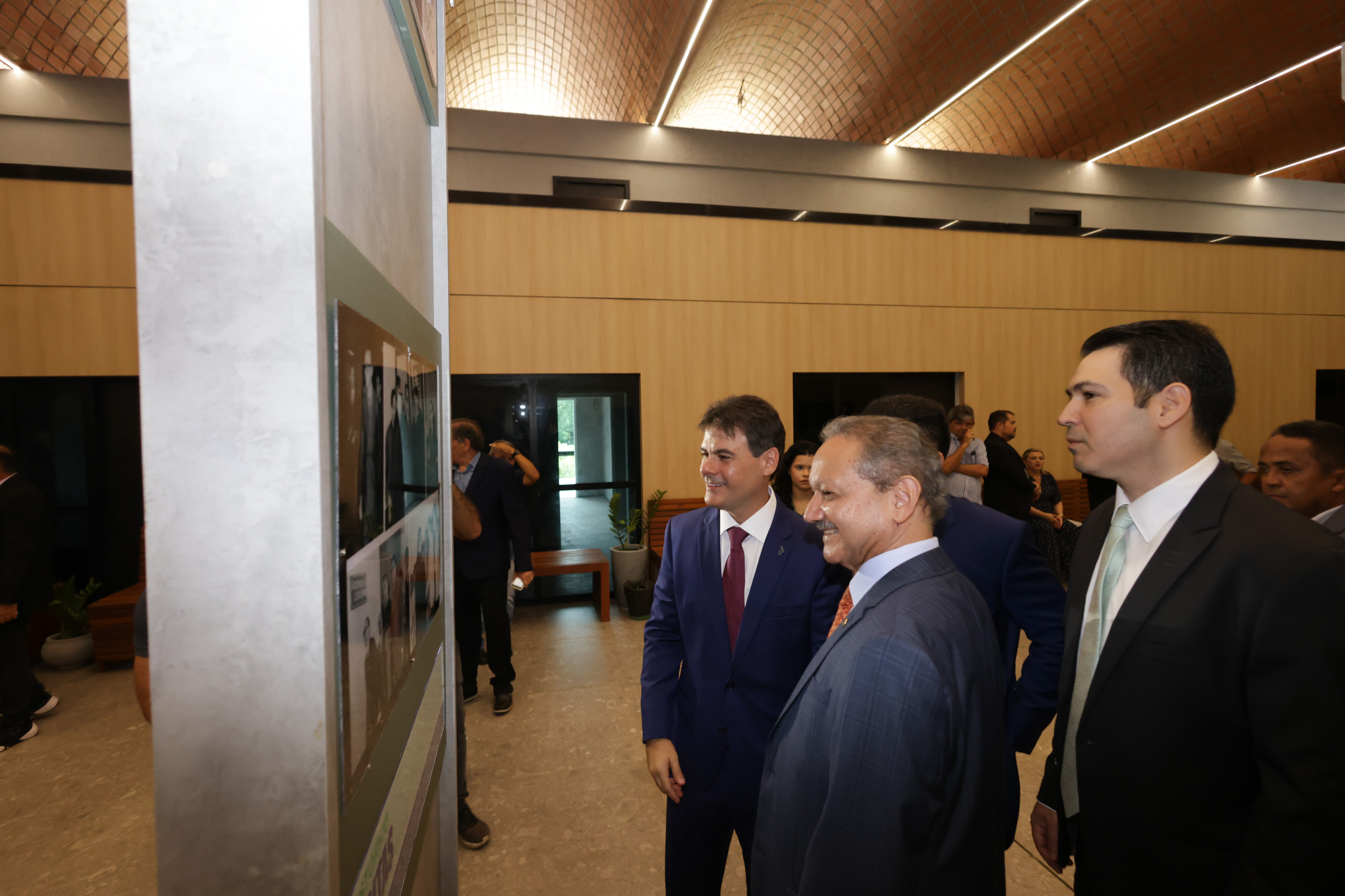 EXPOSIÇÃO 40 ANOS DO PALÁCIO PETRONIO PORTELLA (2).jpg