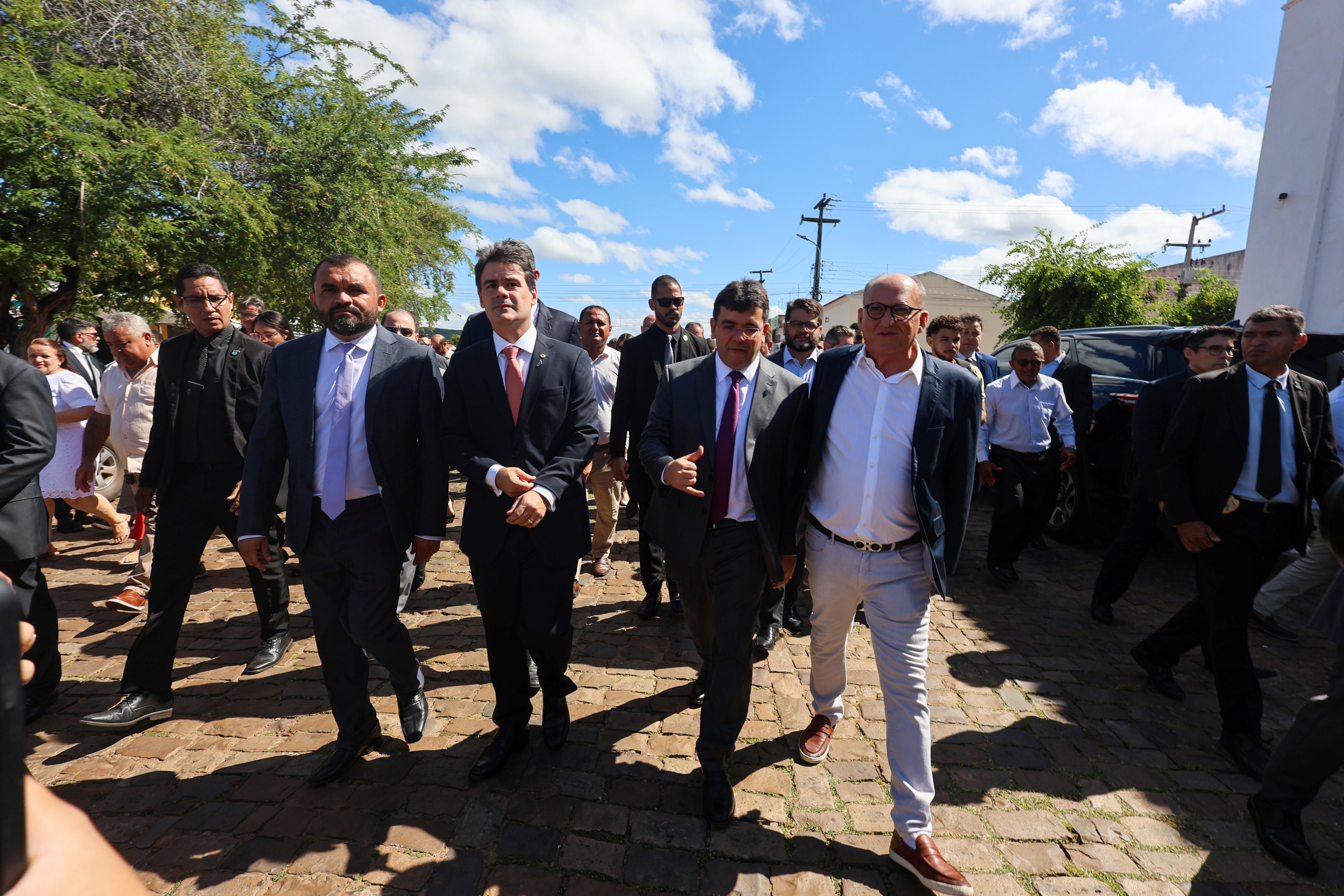 DECERRAMENTO DA PLACA QUE MARCA A INSTALAÇÃO DA ASSEMBLEIA PROVINCIAL DO PIAUÍ EM OEIRAS EM 4 DE MARIO DE 1835 (3).jpeg