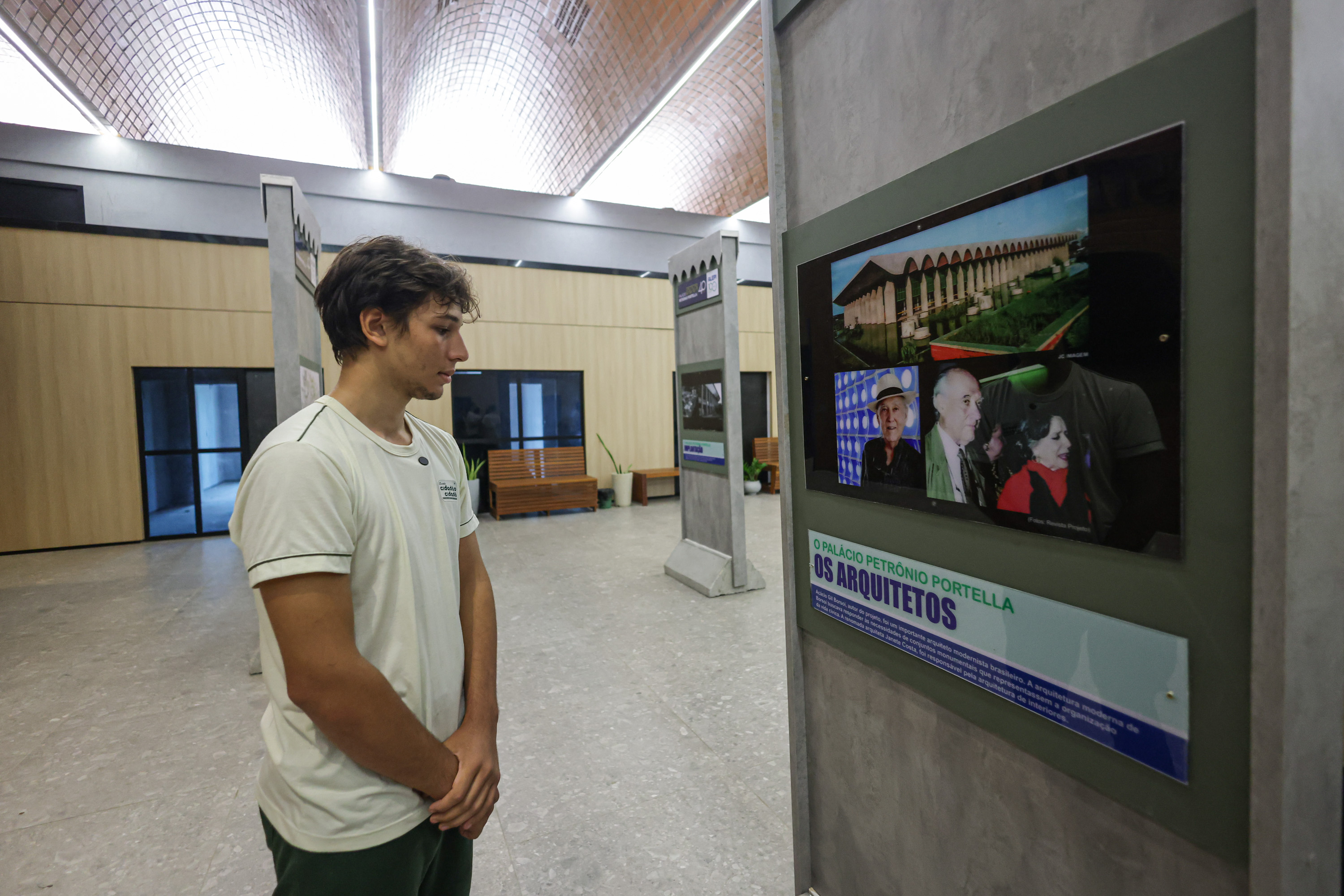 VISITA DOS ALUNOS DA ESCOLA CIDADÃO CIDADÃ À EXPOSIÇÃO FOTOGRÁFICA PELOS 190 ANOS DA ALEPI  (6).jpg
