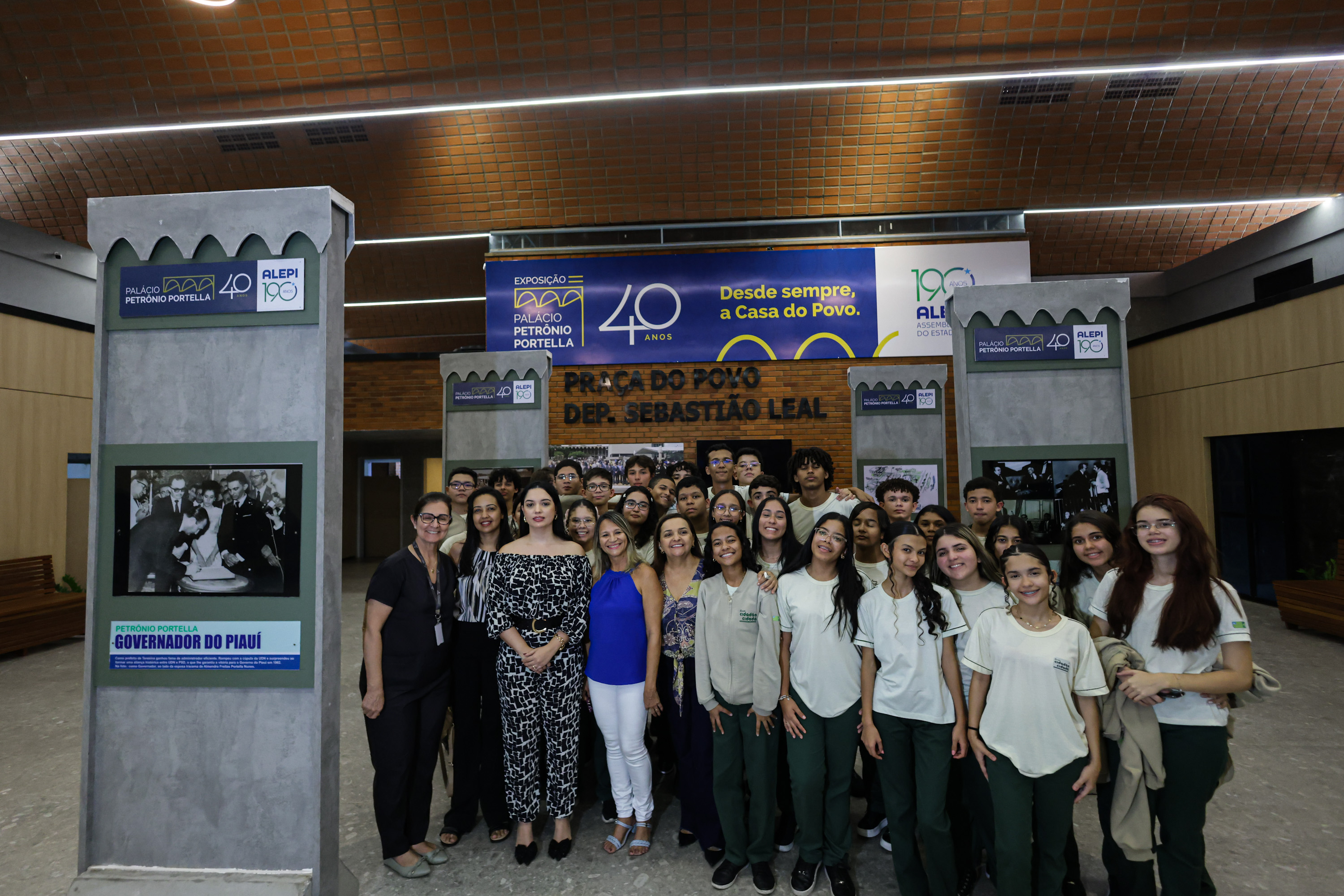 VISITA DOS ALUNOS DA ESCOLA CIDADÃO CIDADÃ À EXPOSIÇÃO FOTOGRÁFICA PELOS 190 ANOS DA ALEPI  (8).jpg