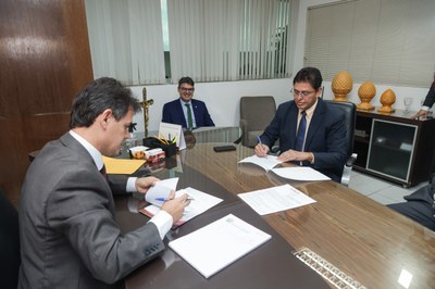 ASSINATURA DA RENOVAÇÃO DO CONVÊNIO TV ASSEMBLEIA E MINISTÉRIO PÚBLICO (2).jpg