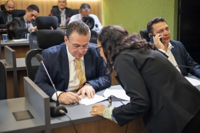 COMISSÃO DE CONSTITUIÇÃO E JUSTIÇA 08.04 (5).jpg