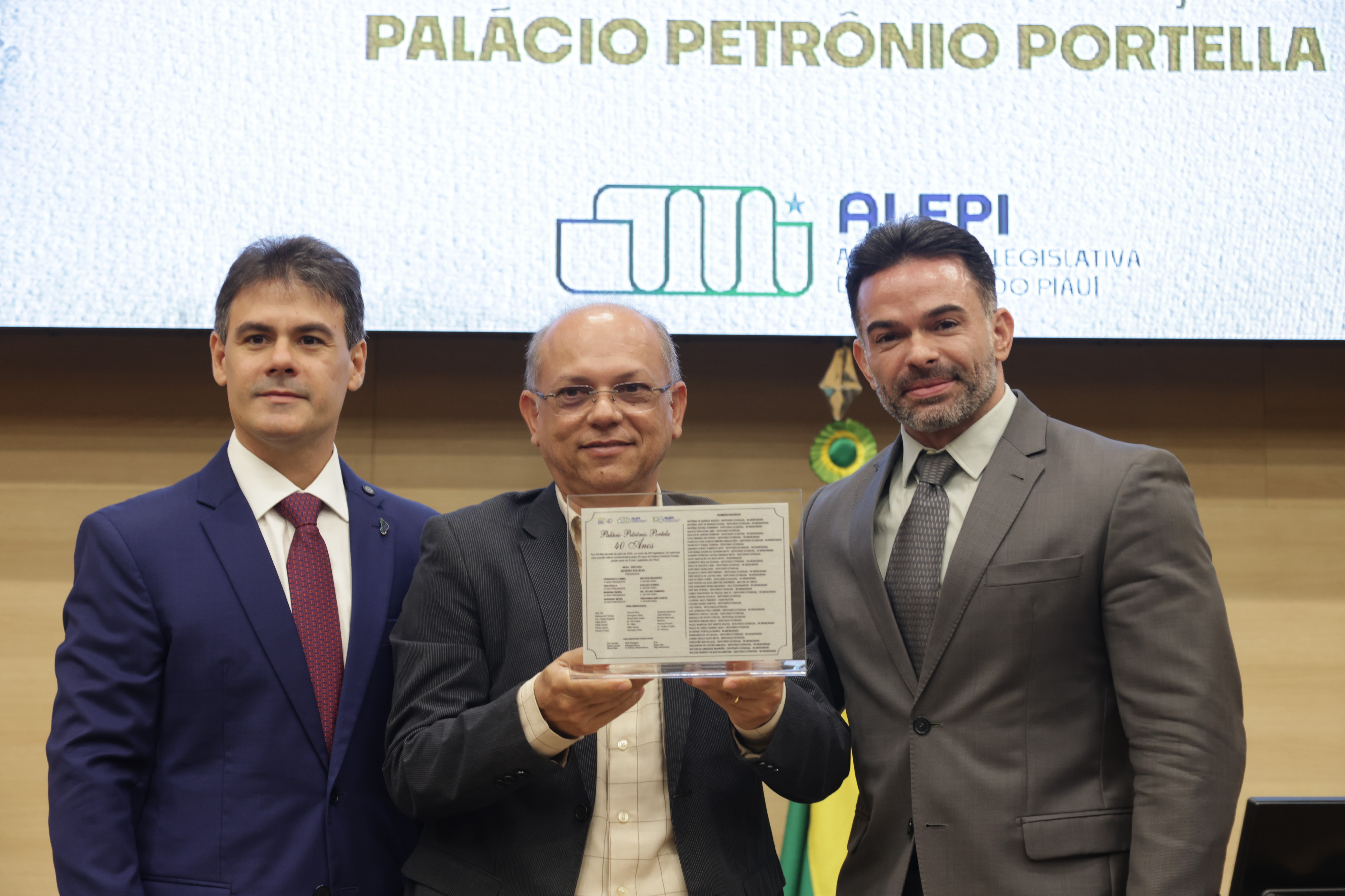SESSÃO SOLENE EM HOMENAGEM AOS 40 ANOS DO PALÁCIO PETRÔNIO PORTELLA (39).jpg