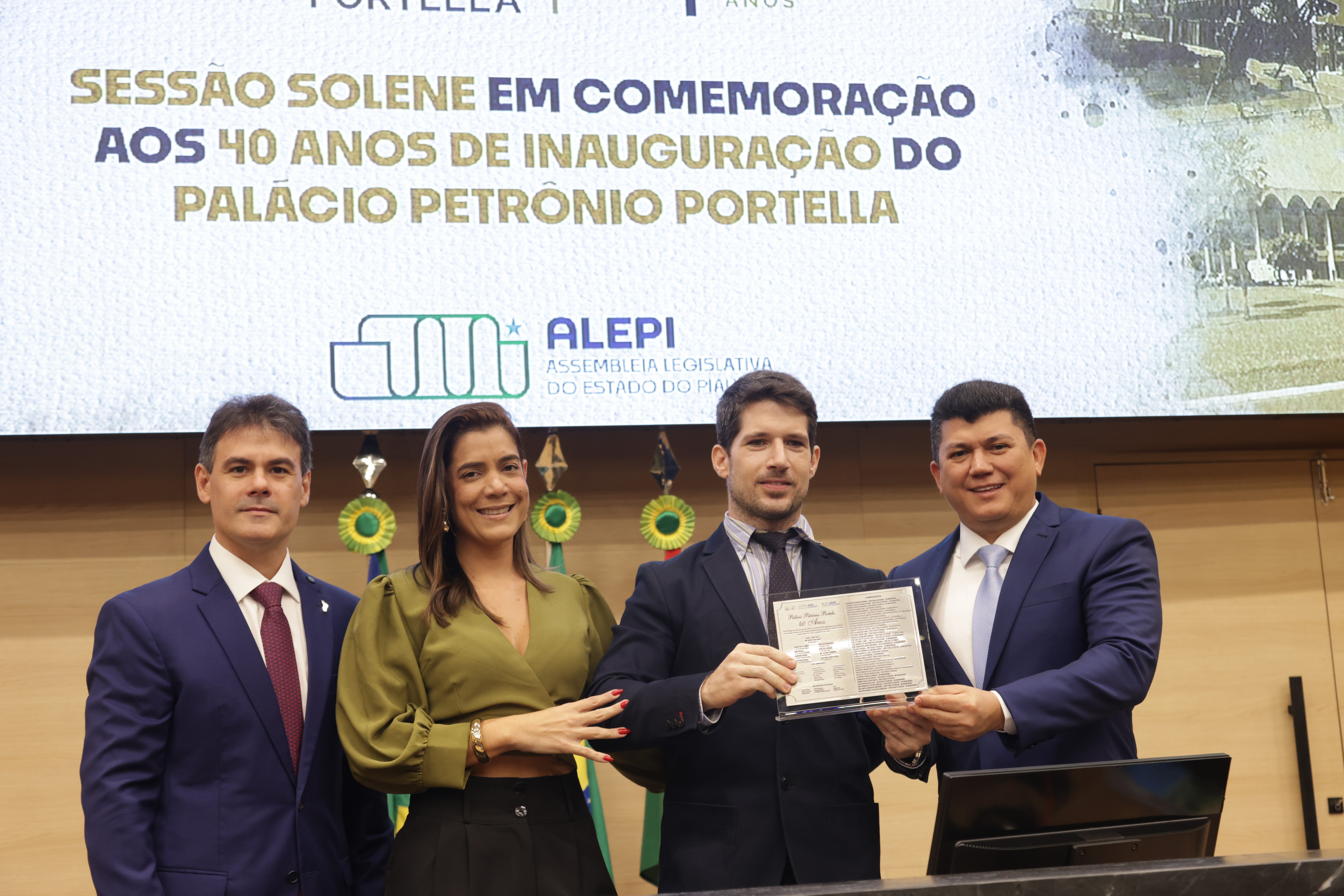 SESSÃO SOLENE EM HOMENAGEM AOS 40 ANOS DO PALÁCIO PETRÔNIO PORTELLA (40).jpg