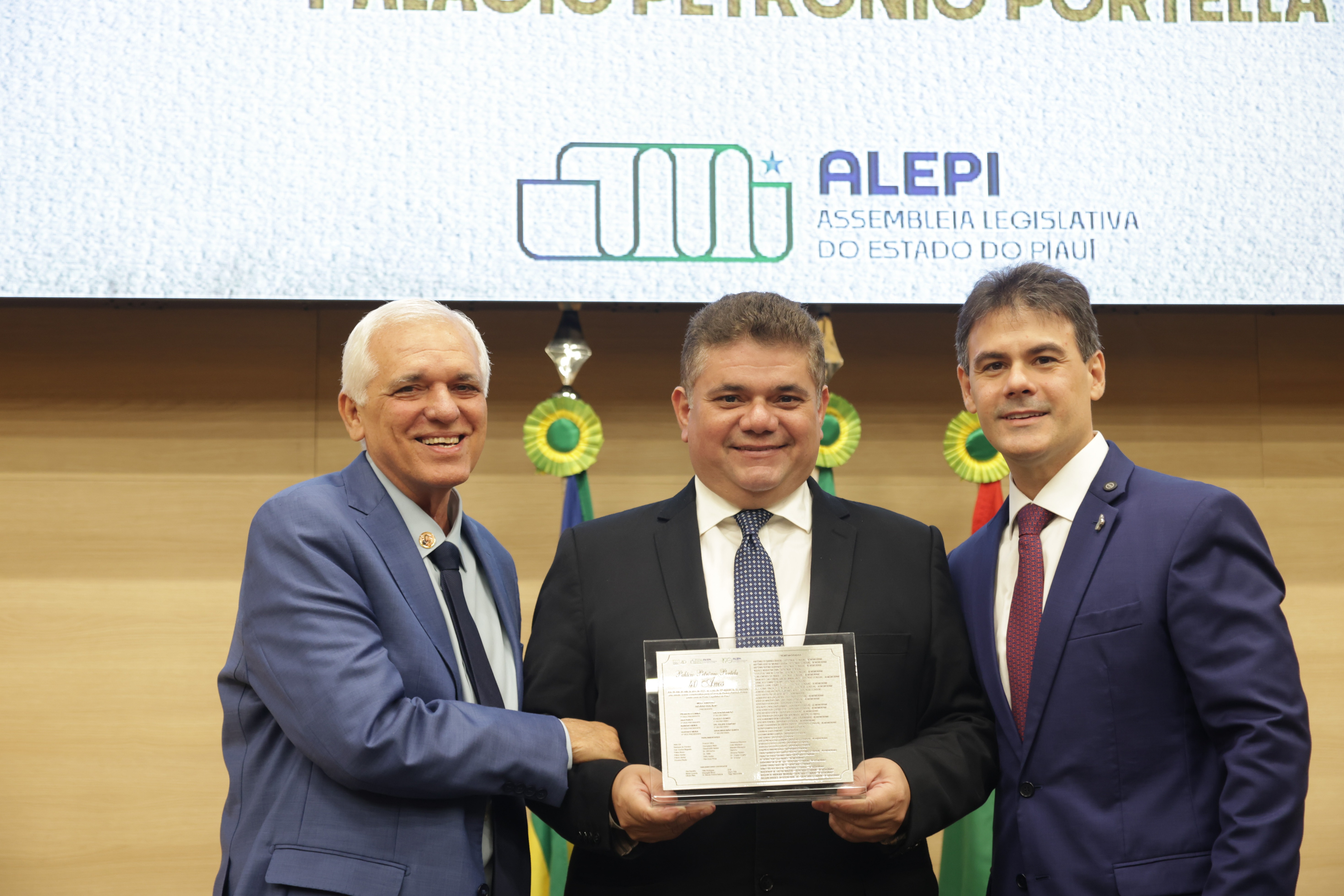 SESSÃO SOLENE EM HOMENAGEM AOS 40 ANOS DO PALÁCIO PETRÔNIO PORTELLA (43).jpg