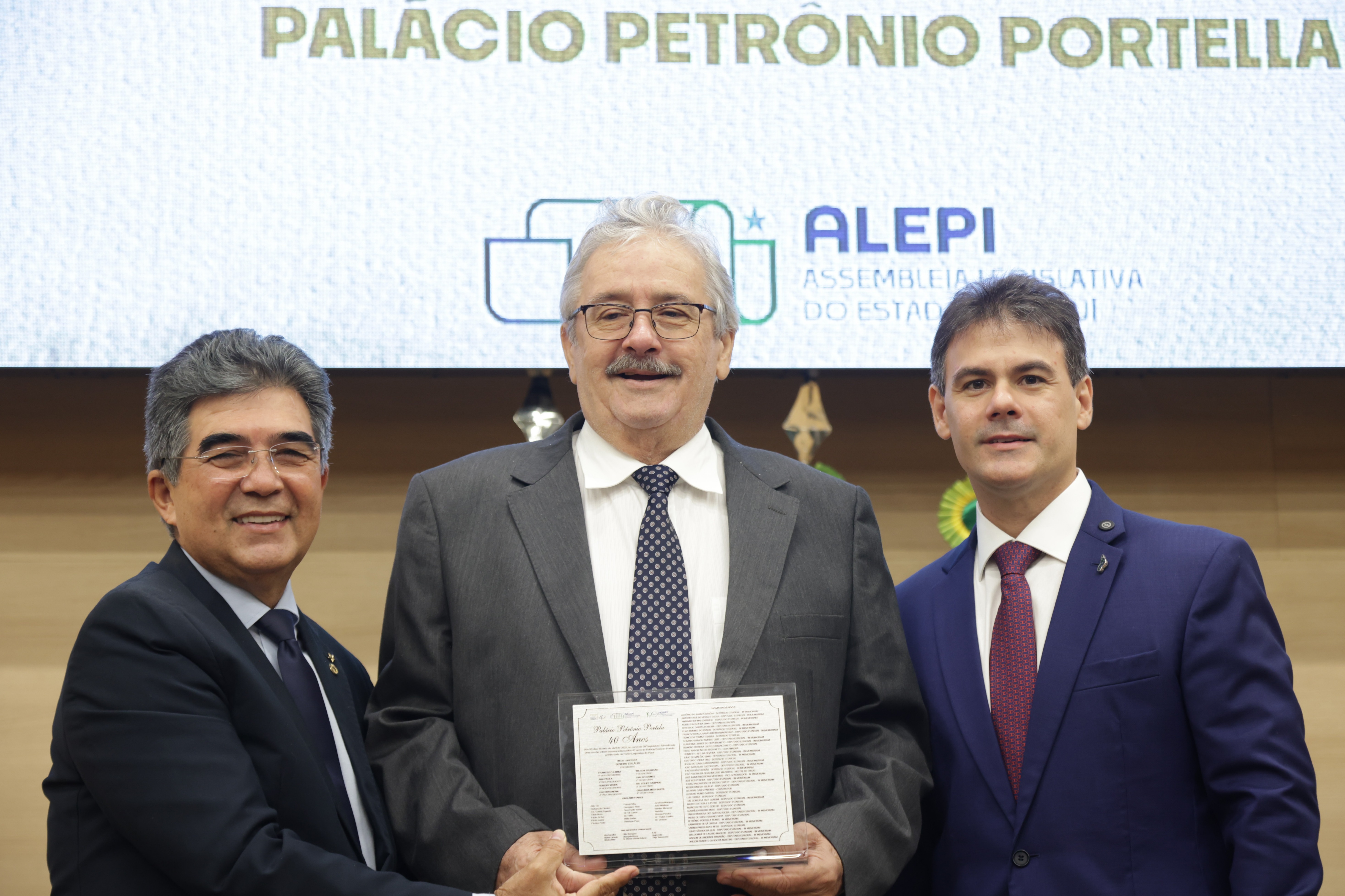 SESSÃO SOLENE EM HOMENAGEM AOS 40 ANOS DO PALÁCIO PETRÔNIO PORTELLA (46).jpg