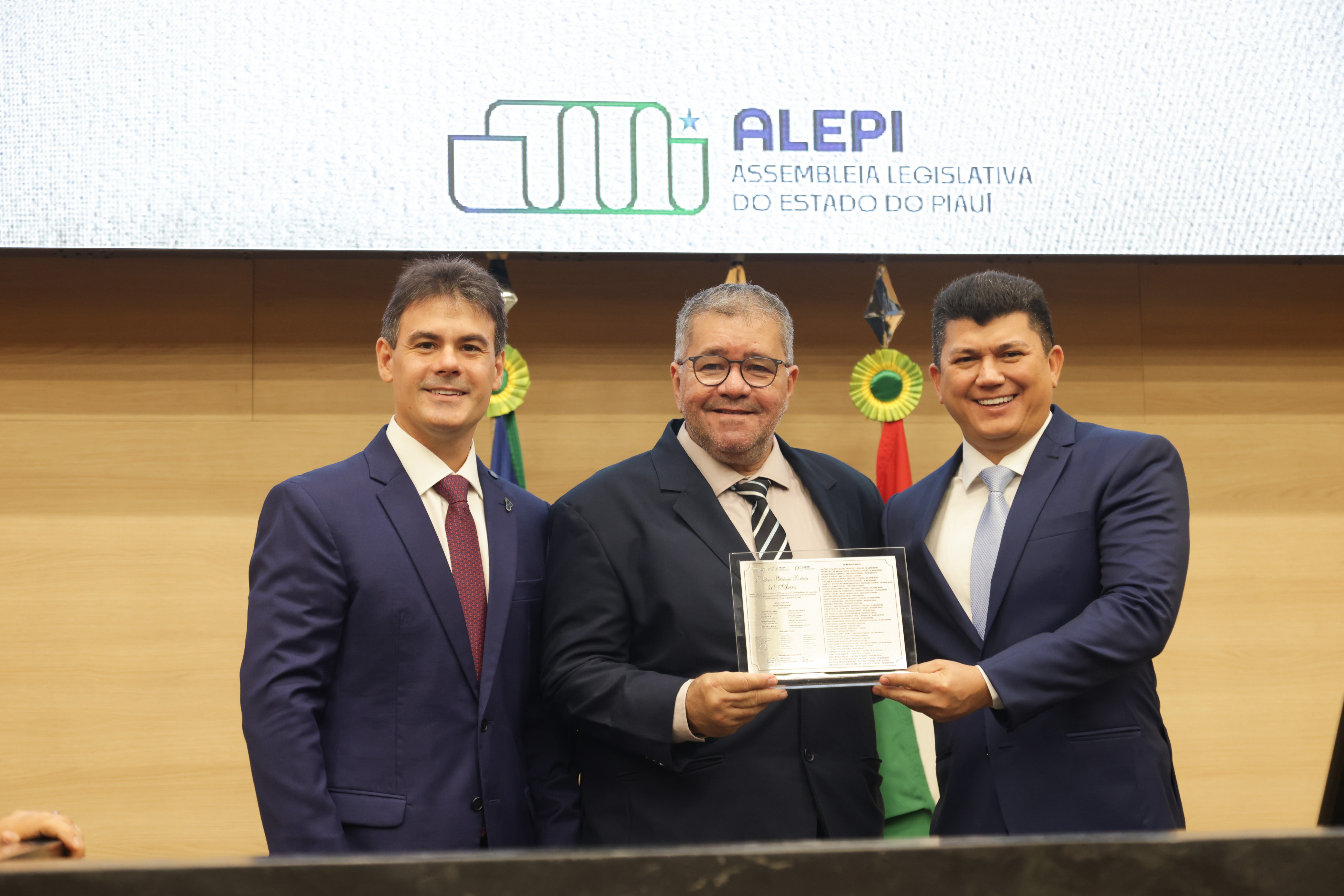 SESSÃO SOLENE EM HOMENAGEM AOS 40 ANOS DO PALÁCIO PETRÔNIO PORTELLA (47).jpg