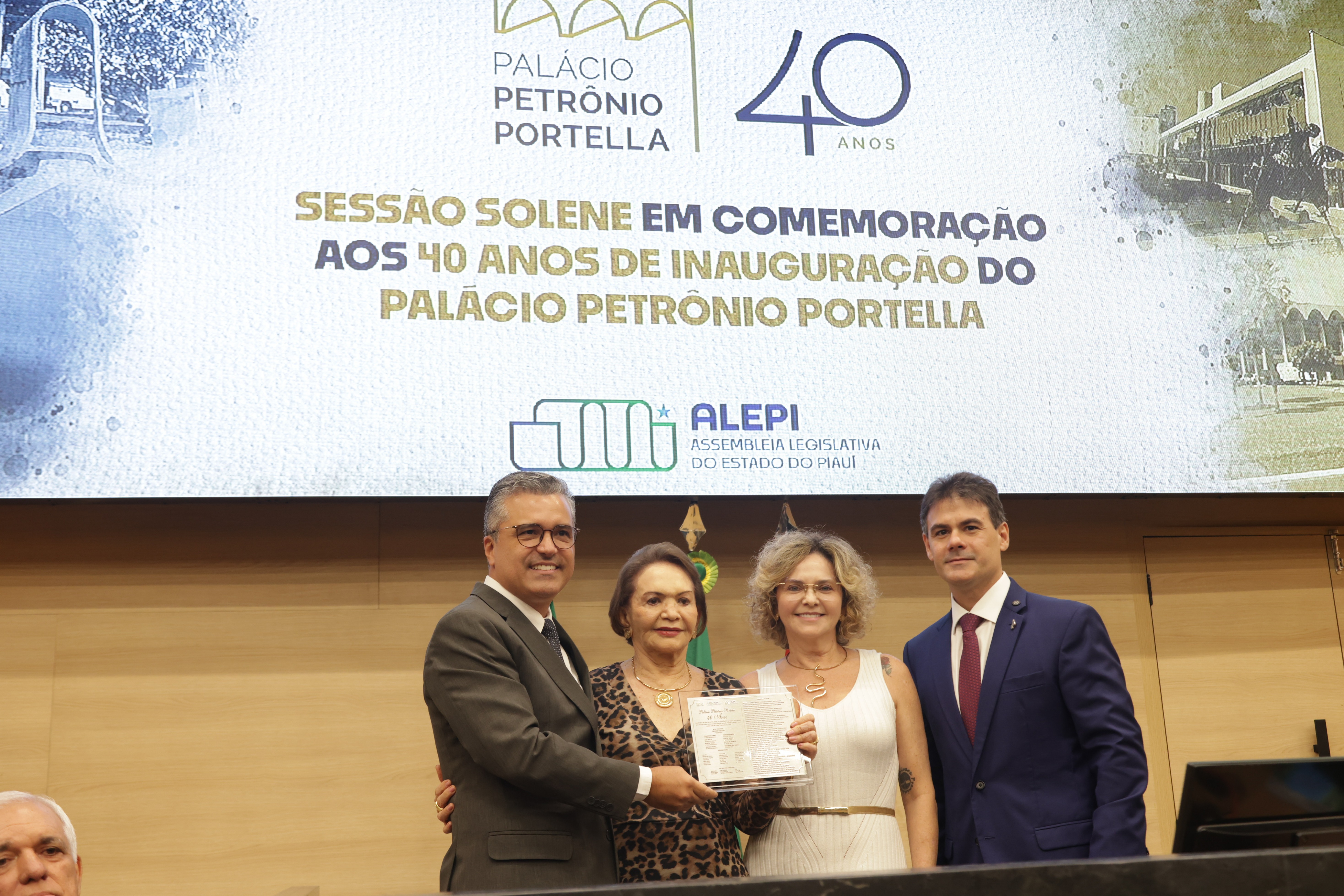 SESSÃO SOLENE EM HOMENAGEM AOS 40 ANOS DO PALÁCIO PETRÔNIO PORTELLA (48).jpg