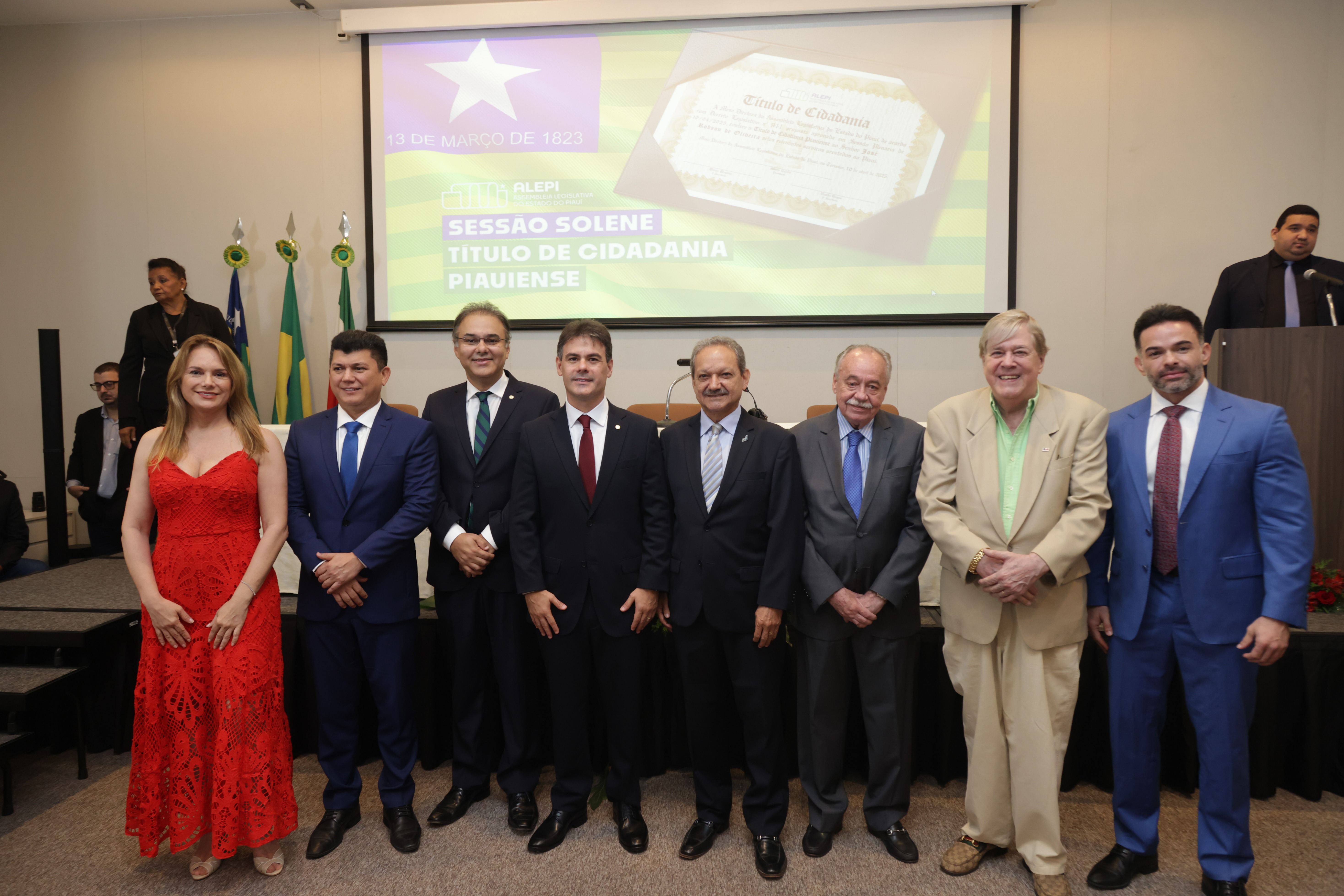 SESSÃO SOLENE TÍTULO DE CIDADANIA DE JOSÉ ROBSON DE OLIVEIRA  (45).jpg