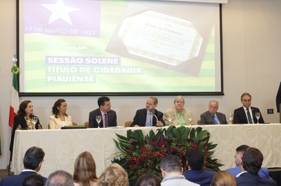 SESSÃO SOLENE TÍTULO DE CIDADANIA DE JOSÉ ROBSON DE OLIVEIRA  (6).jpg