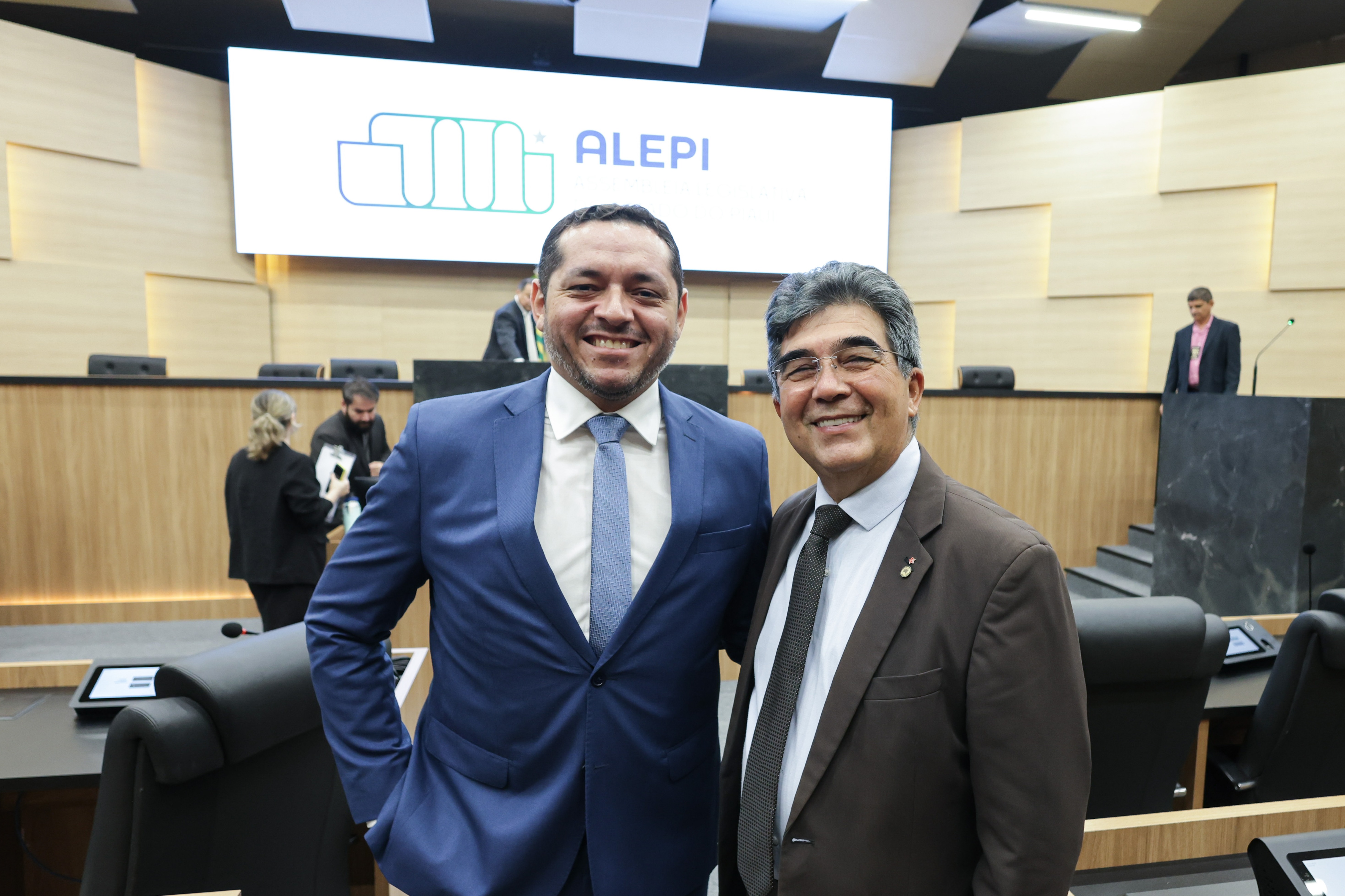 SESSÃO SOLENE EM HOMENAGEM AO DIA NACIONAL DO OFICIAL DE JUSTIÇA  (1).jpg