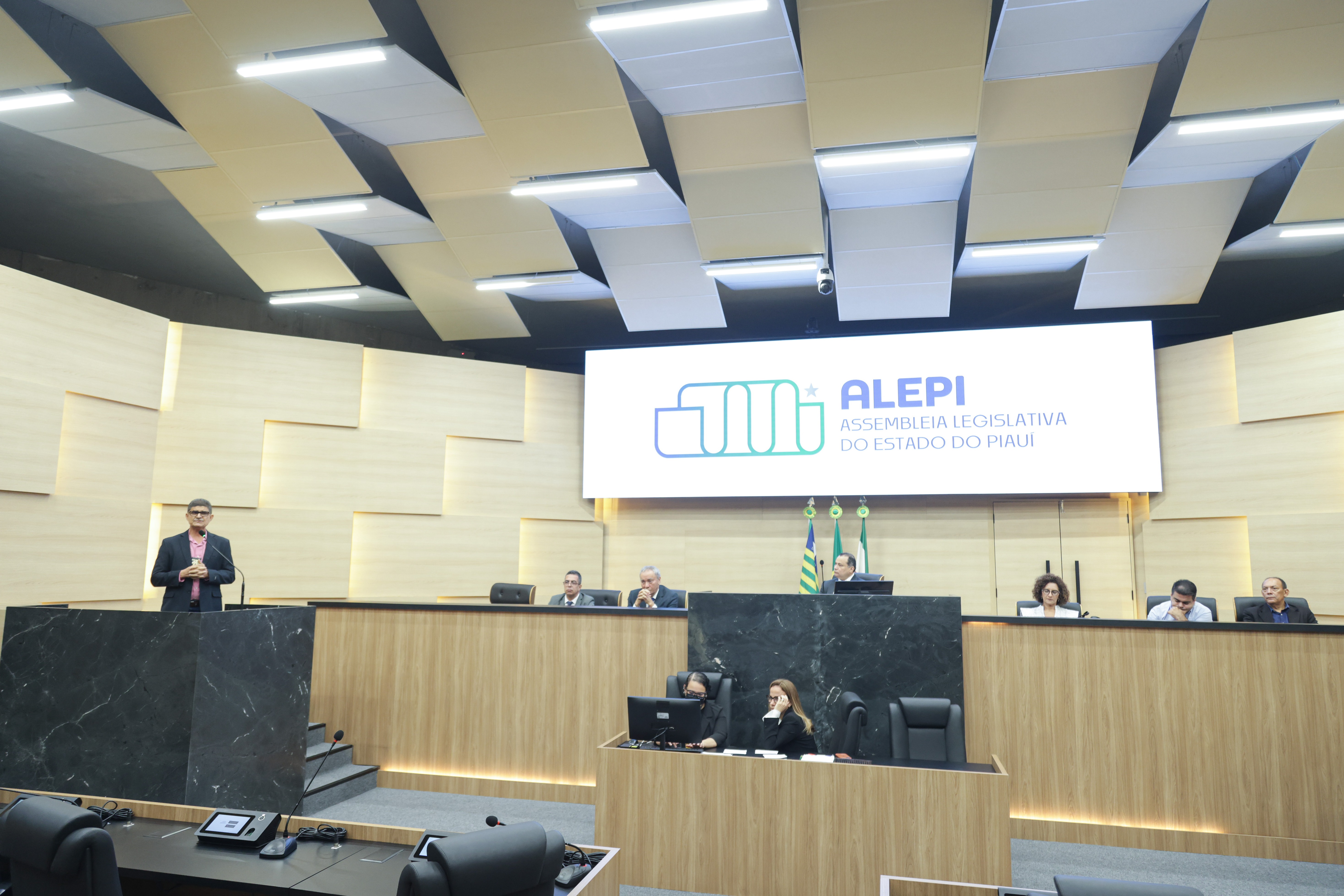 SESSÃO SOLENE EM HOMENAGEM AO DIA NACIONAL DO OFICIAL DE JUSTIÇA  (6).jpg
