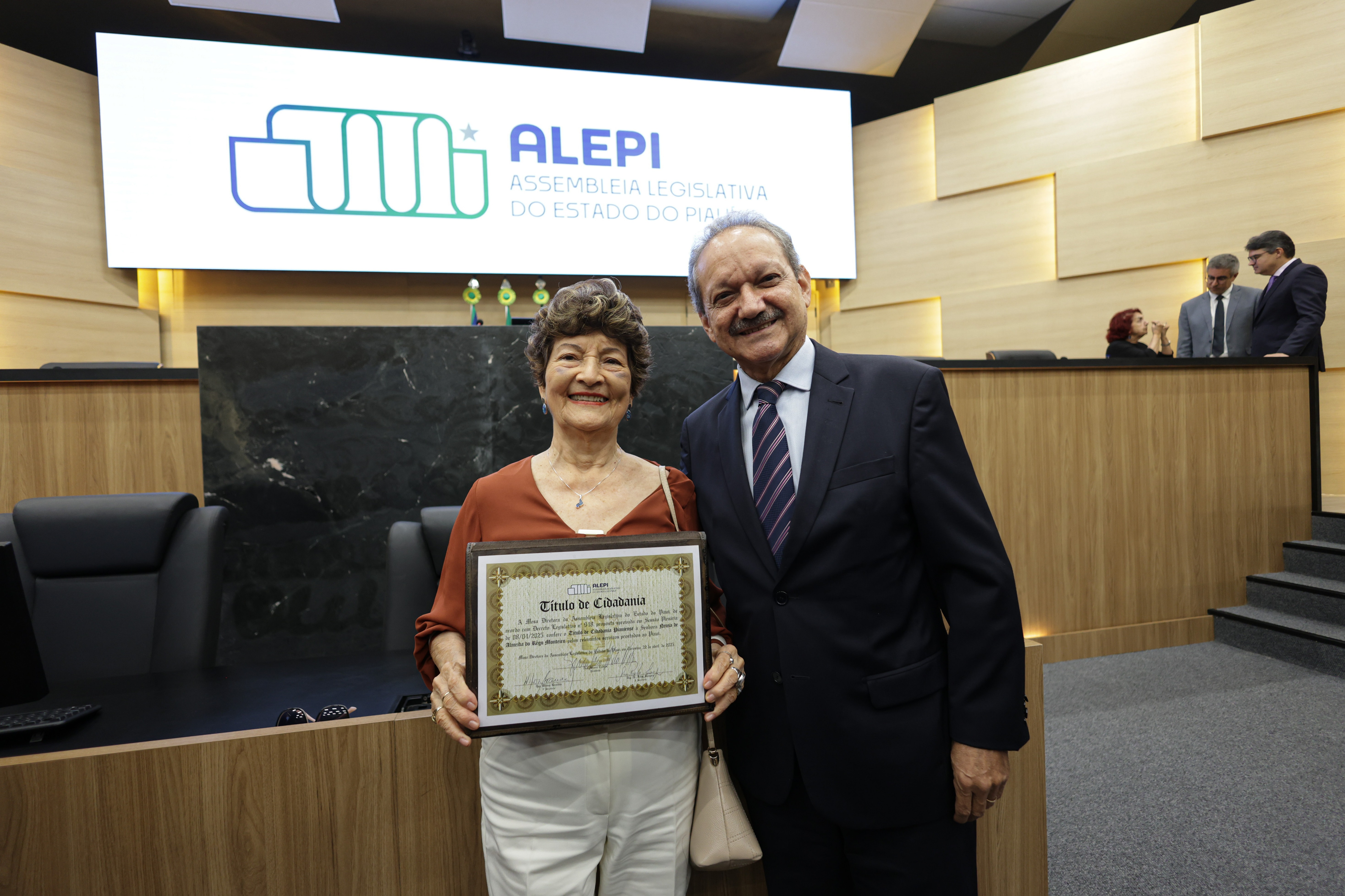 SESSÃO SOLENE TÍTULO DE CIDADANIA NEUSA DO RÊGO MONTEIRO (1).jpg