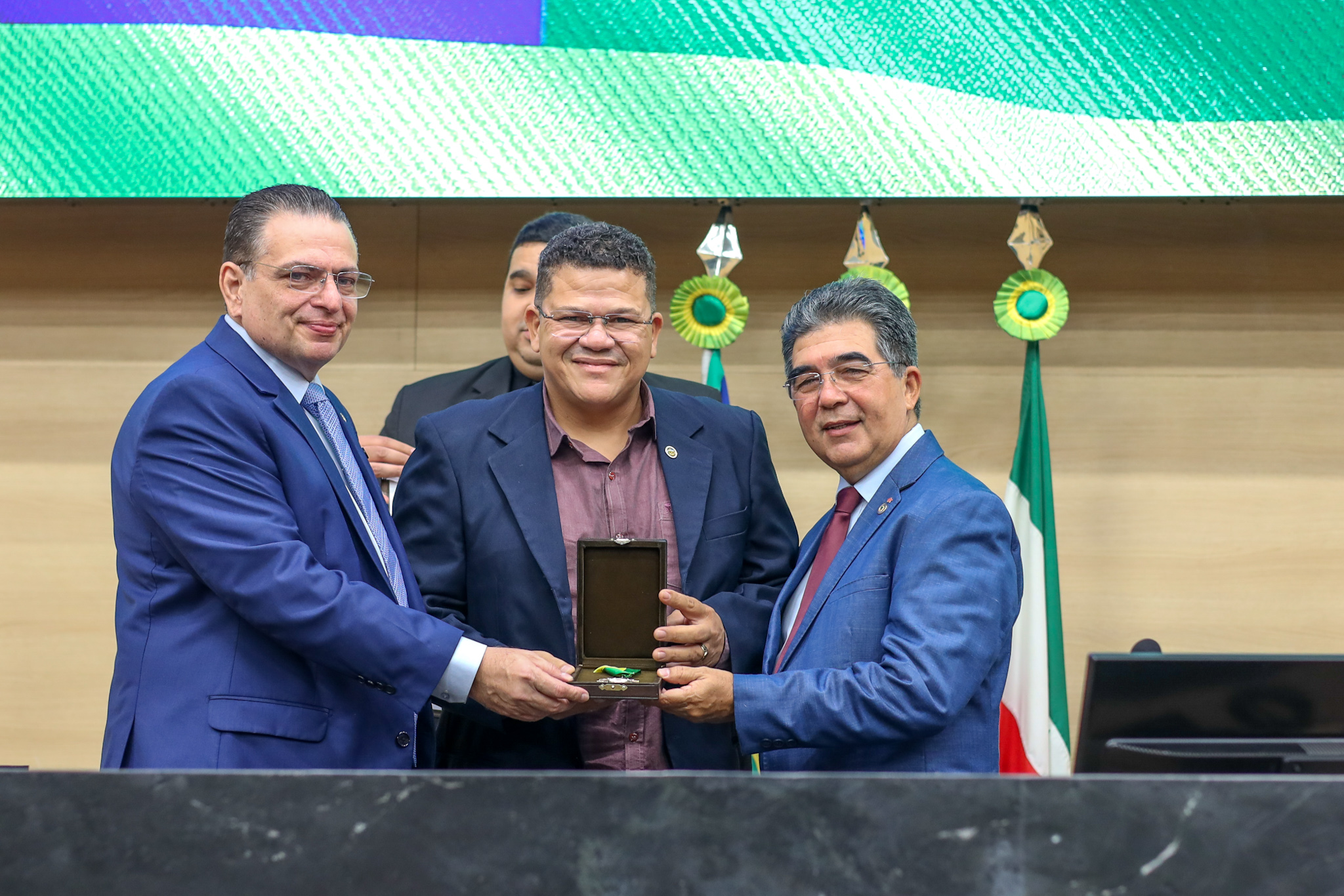 TÍTULO DE CIDADANIA AO DEP JUTAY MENEZES e MEDALHA MÉRITO LEG CARLOS ALBERTO  (10).jpg