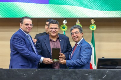 TÍTULO DE CIDADANIA AO DEP JUTAY MENEZES e MEDALHA MÉRITO LEG CARLOS ALBERTO  (10).jpg