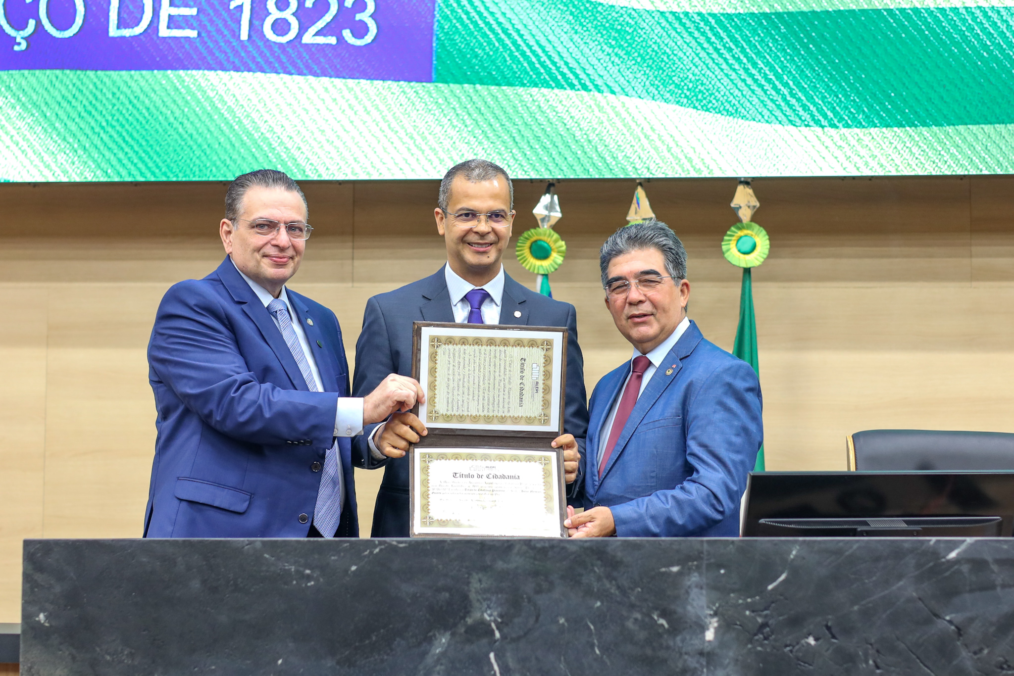 TÍTULO DE CIDADANIA AO DEP JUTAY MENEZES e MEDALHA MÉRITO LEG CARLOS ALBERTO  (8).jpg