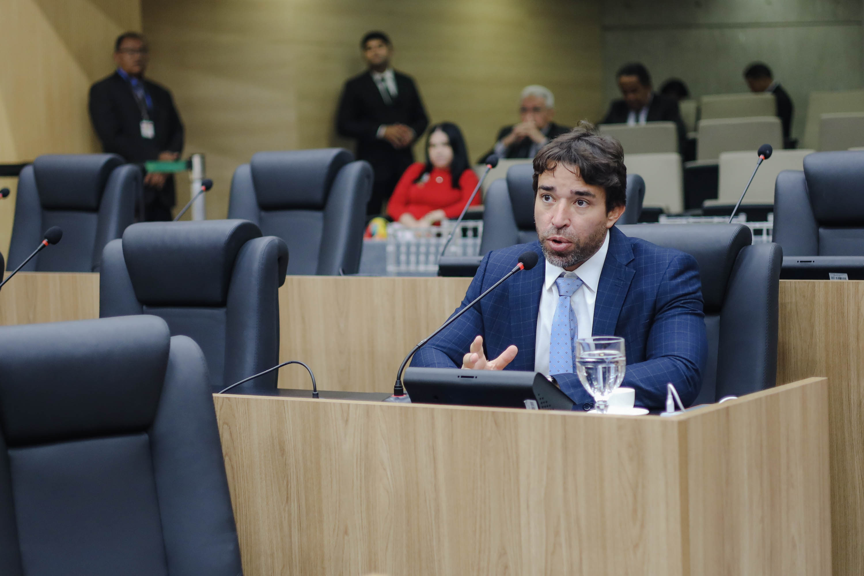 PLENÁRIO 28.04 (4).jpg