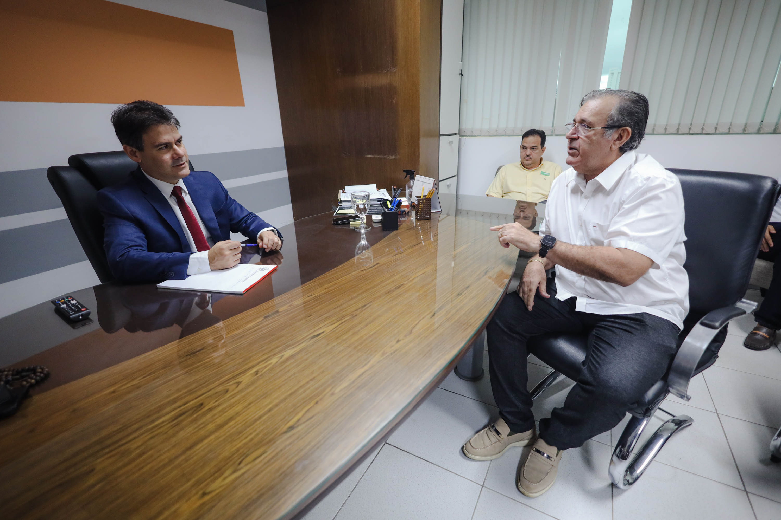 REUNIÃO COM REPRESENTANTE DAS EMBRESAS DE ONIBUS (3).jpg