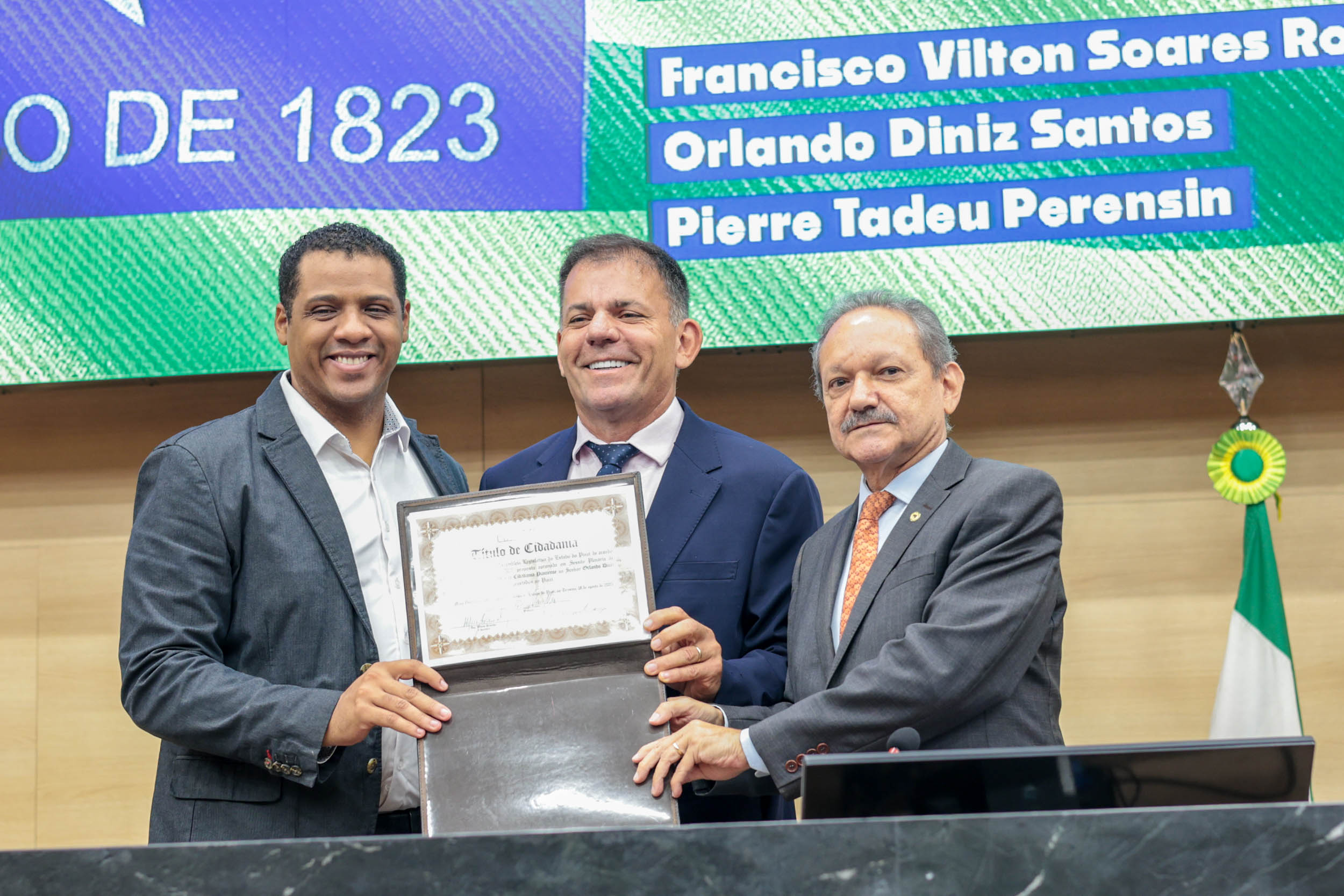 TÍTULO DE CIDADANIA AOS SENHORES FRANCISCO VILTON SOARES E ORLANDO DINIZ SANTOS (11).jpg