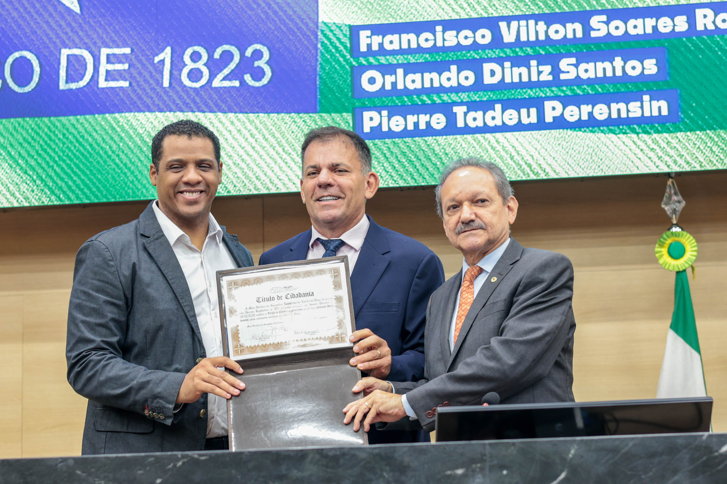 TÍTULO DE CIDADANIA AOS SENHORES FRANCISCO VILTON SOARES E ORLANDO DINIZ SANTOS (12).jpg