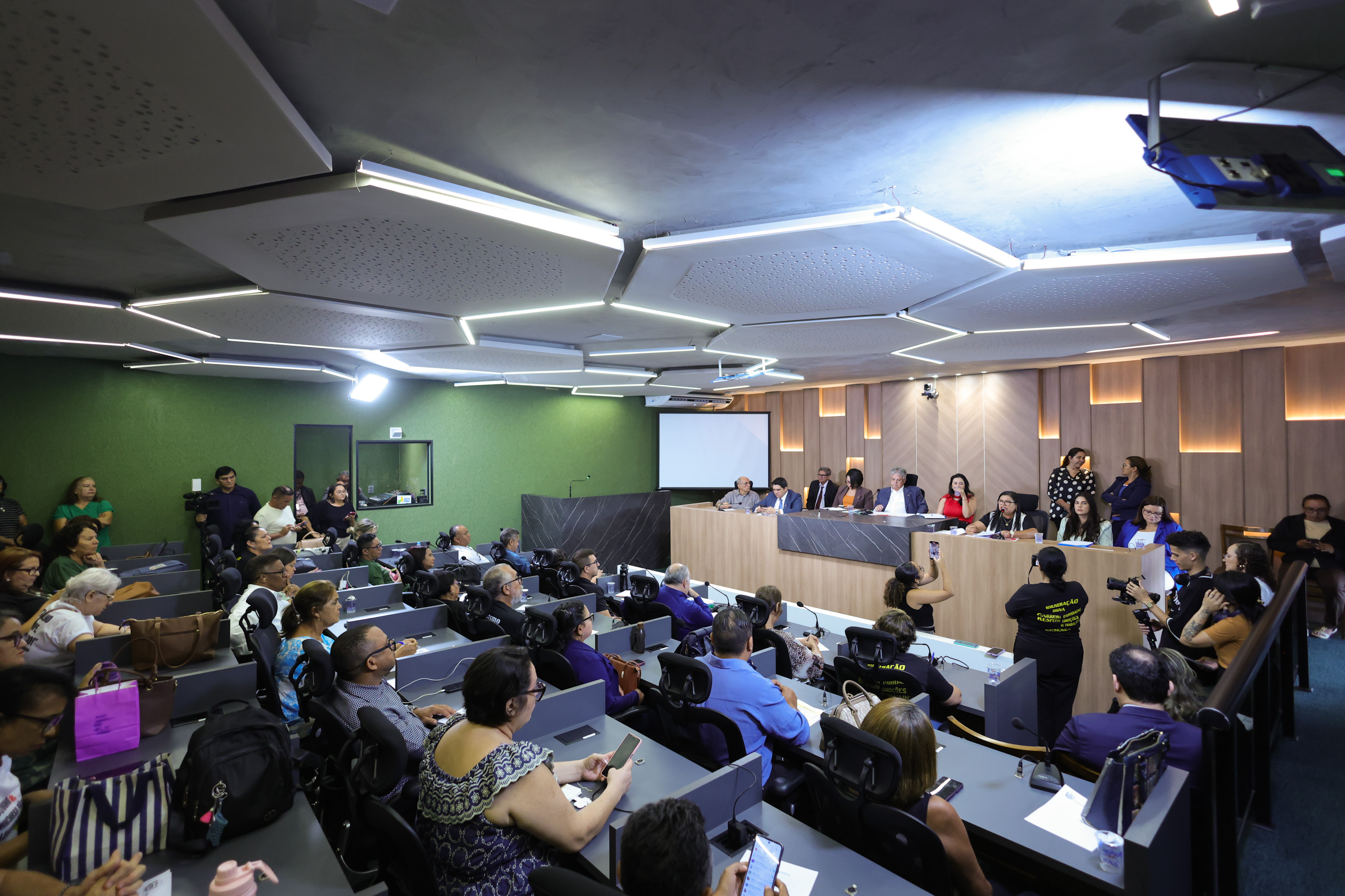 AUDIÊNCIA PUBLICA NA COMISSÃO DE EDUCAÇÃO PARA DEBATER CARGOS E SALÁRIOS DOS PROFESSORES - FOTOS REGIS FALCÃO ASCOM ALEPI (8).jpg