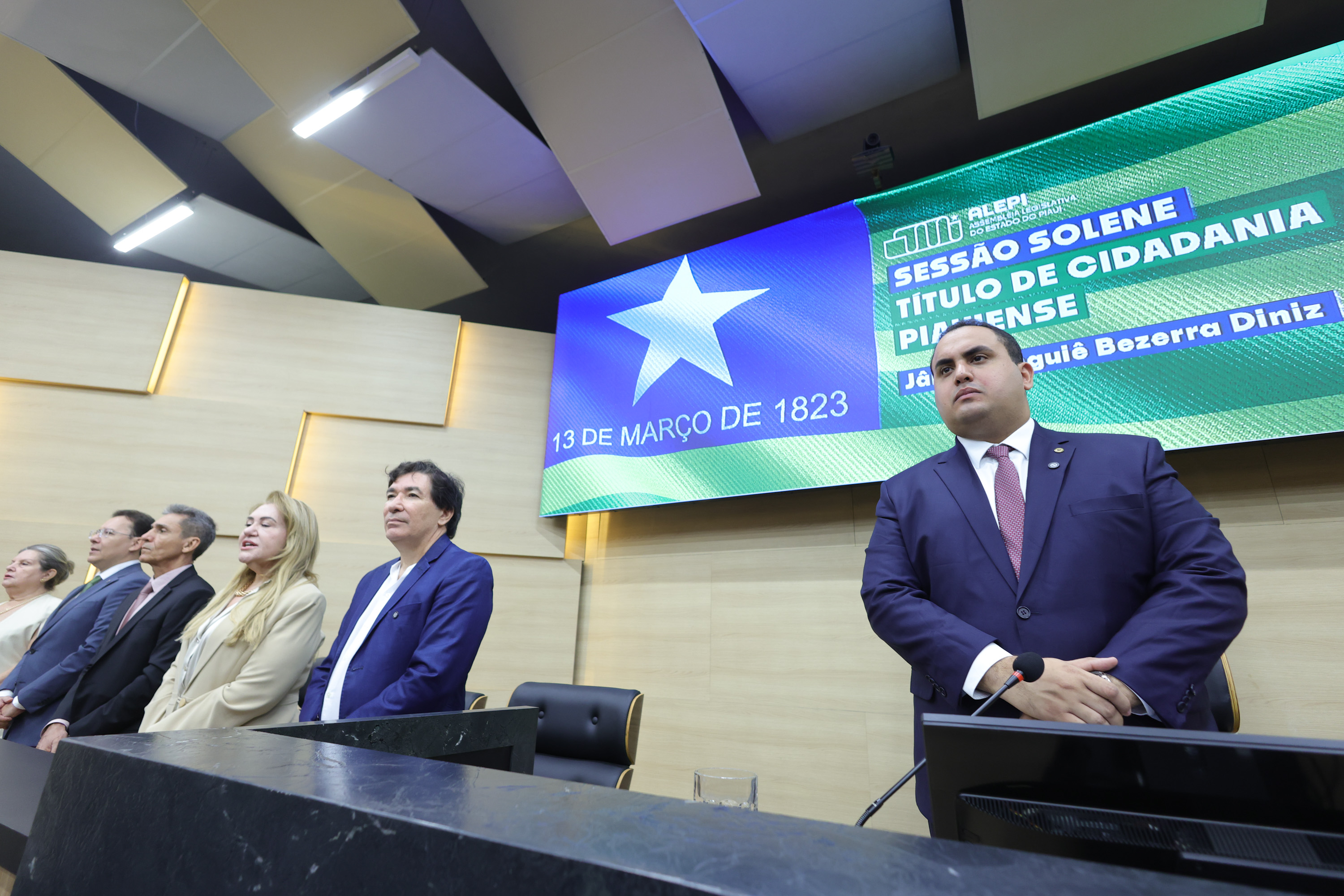 SESSÃO SOLENE TÍTULO DE CIDADANIA AO SR JÂNIO JANQUIÊ BEZERRA DINIZ - FOTOS REGIS FALCÃO ASCOM ALEPI (18).jpg