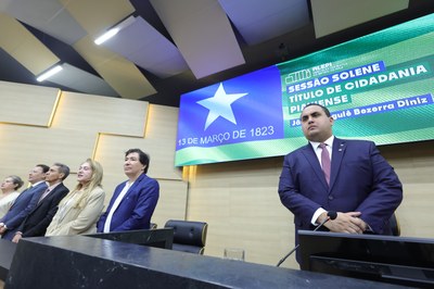 SESSÃO SOLENE TÍTULO DE CIDADANIA AO SR JÂNIO JANQUIÊ BEZERRA DINIZ - FOTOS REGIS FALCÃO ASCOM ALEPI (18).jpg