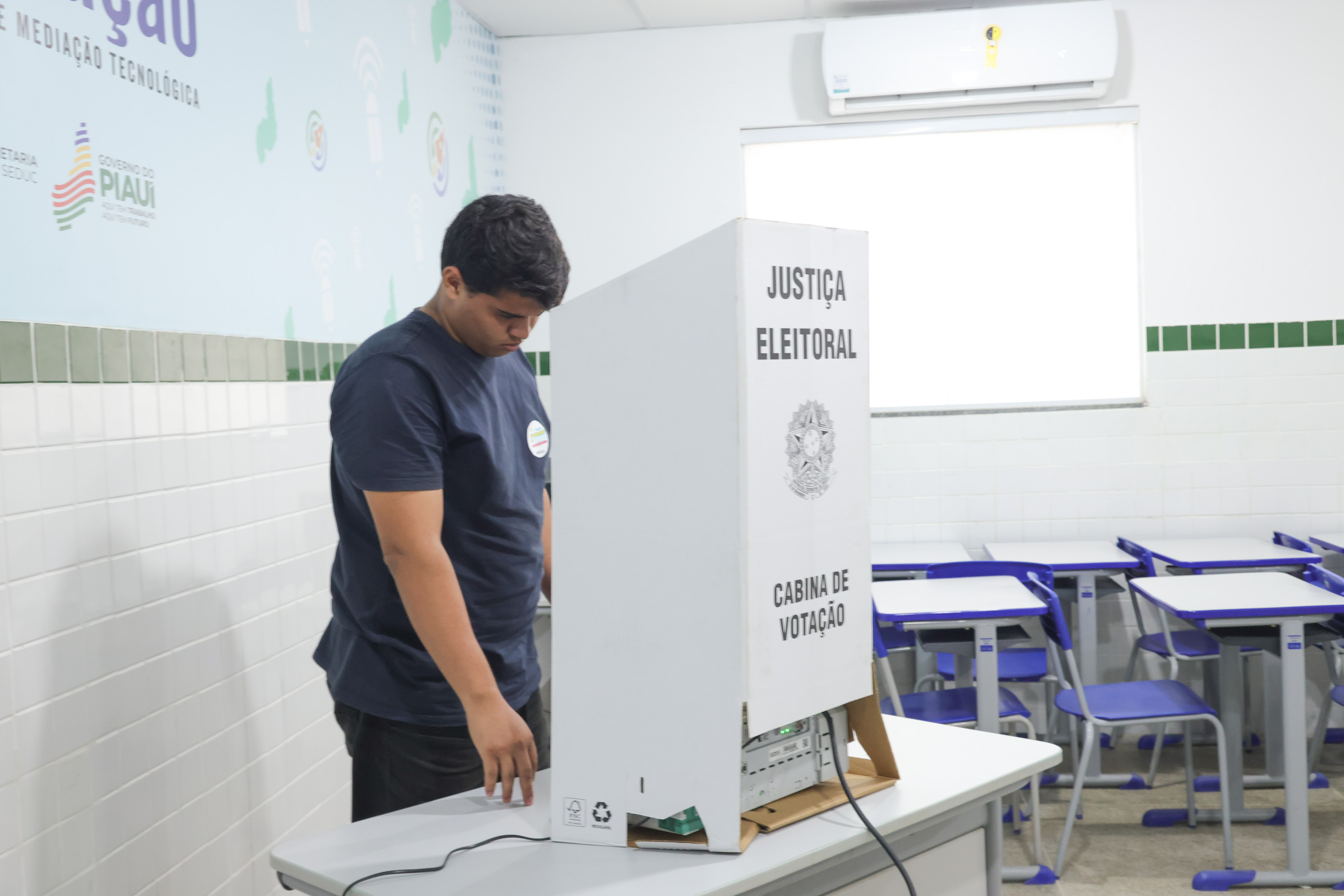 ELEIÇÃO PARA O PARLAMENTO DO FUTURO - FOTOS REGIS FALCÃO ASCOM ALEPI  (1).jpg
