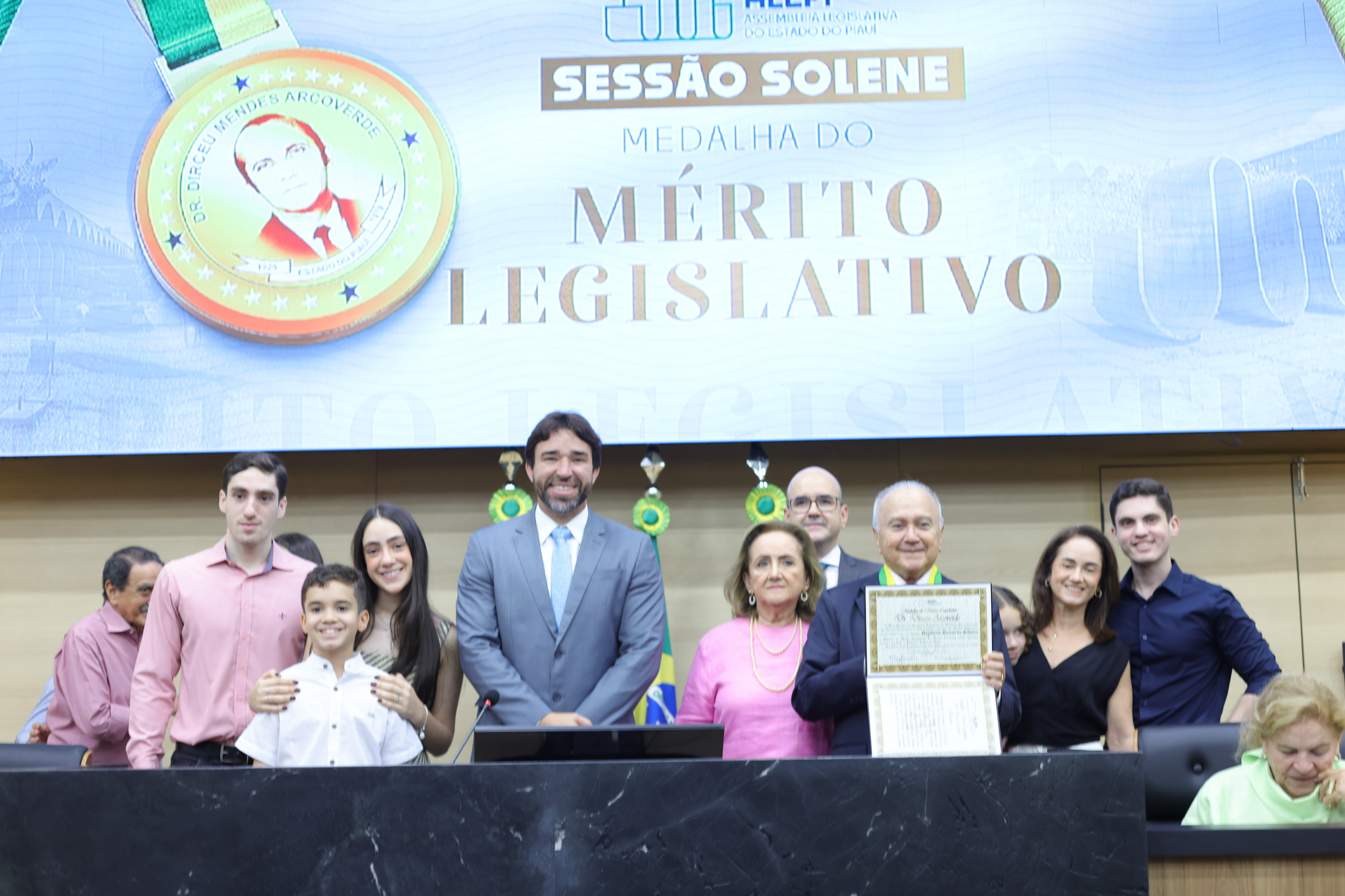 SESSÃO SOLENE ENTREGA DA MEDALHA DO MERITO LEGISLATIVO AO DR. DAGOBERTO BARROS DA SILVEIRA - FOTOS REGIS FALCÃO ASCOM ALEPI  (11).jpg