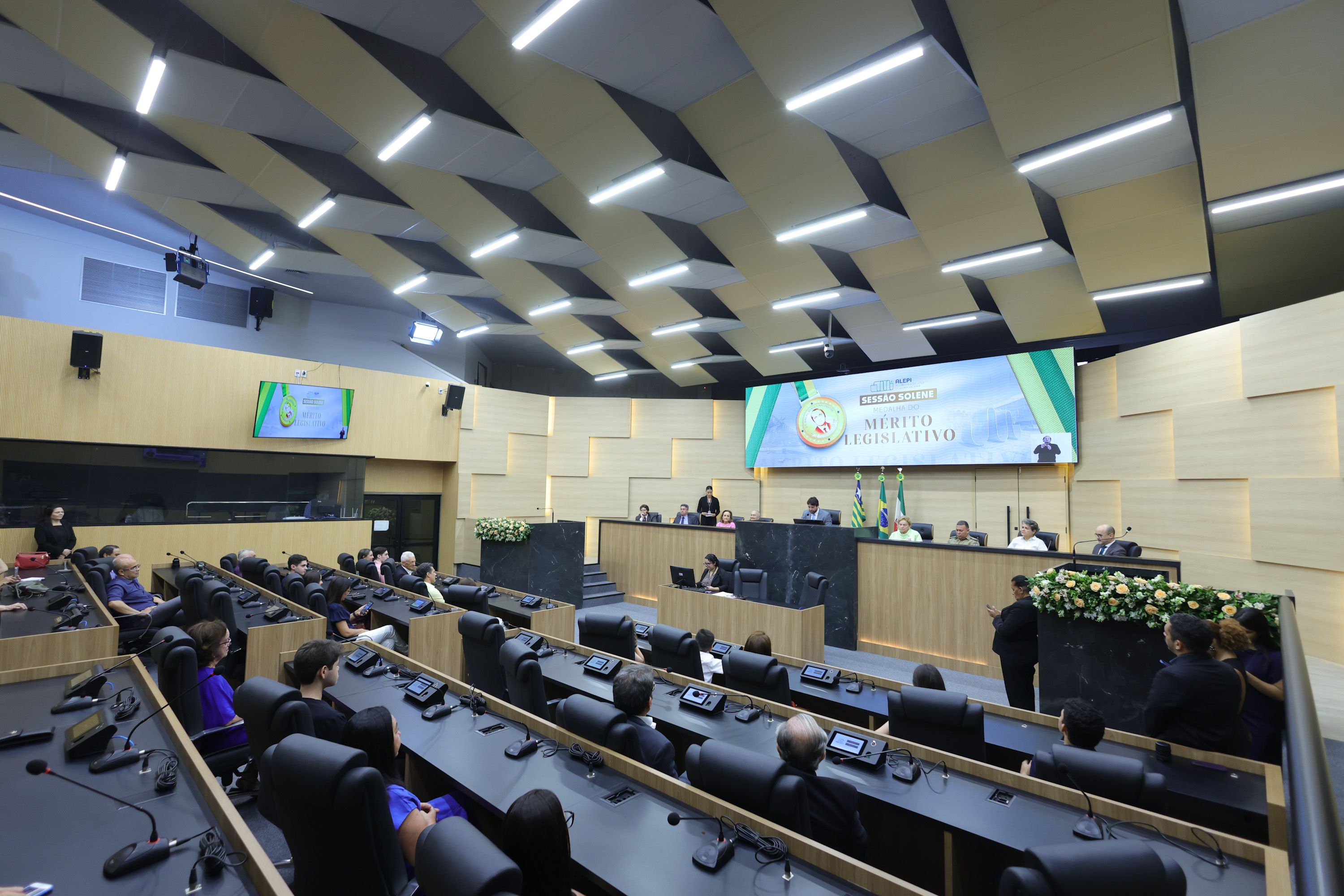 SESSÃO SOLENE ENTREGA DA MEDALHA DO MERITO LEGISLATIVO AO DR. DAGOBERTO BARROS DA SILVEIRA - FOTOS REGIS FALCÃO ASCOM ALEPI  (6).jpg