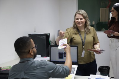 IMAGENS DO DIA 27022025  AÇÃO COM OS SERVIDORES DE CONSCIENTIZAÇÃO DO CARNAVAL (8).jpg
