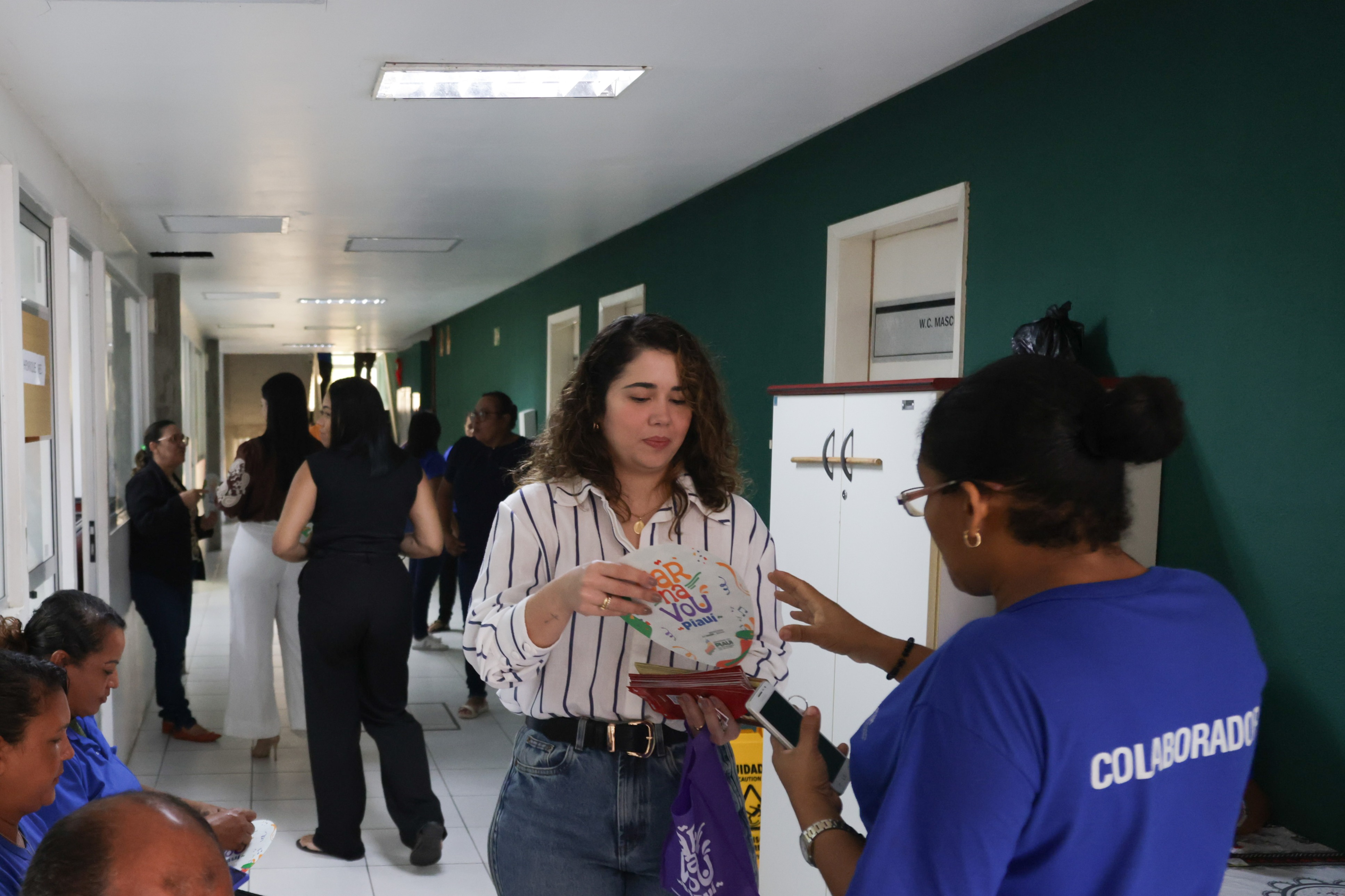 IMAGENS DO DIA 27022025  AÇÃO COM OS SERVIDORES DE CONSCIENTIZAÇÃO DO CARNAVAL (9).jpg