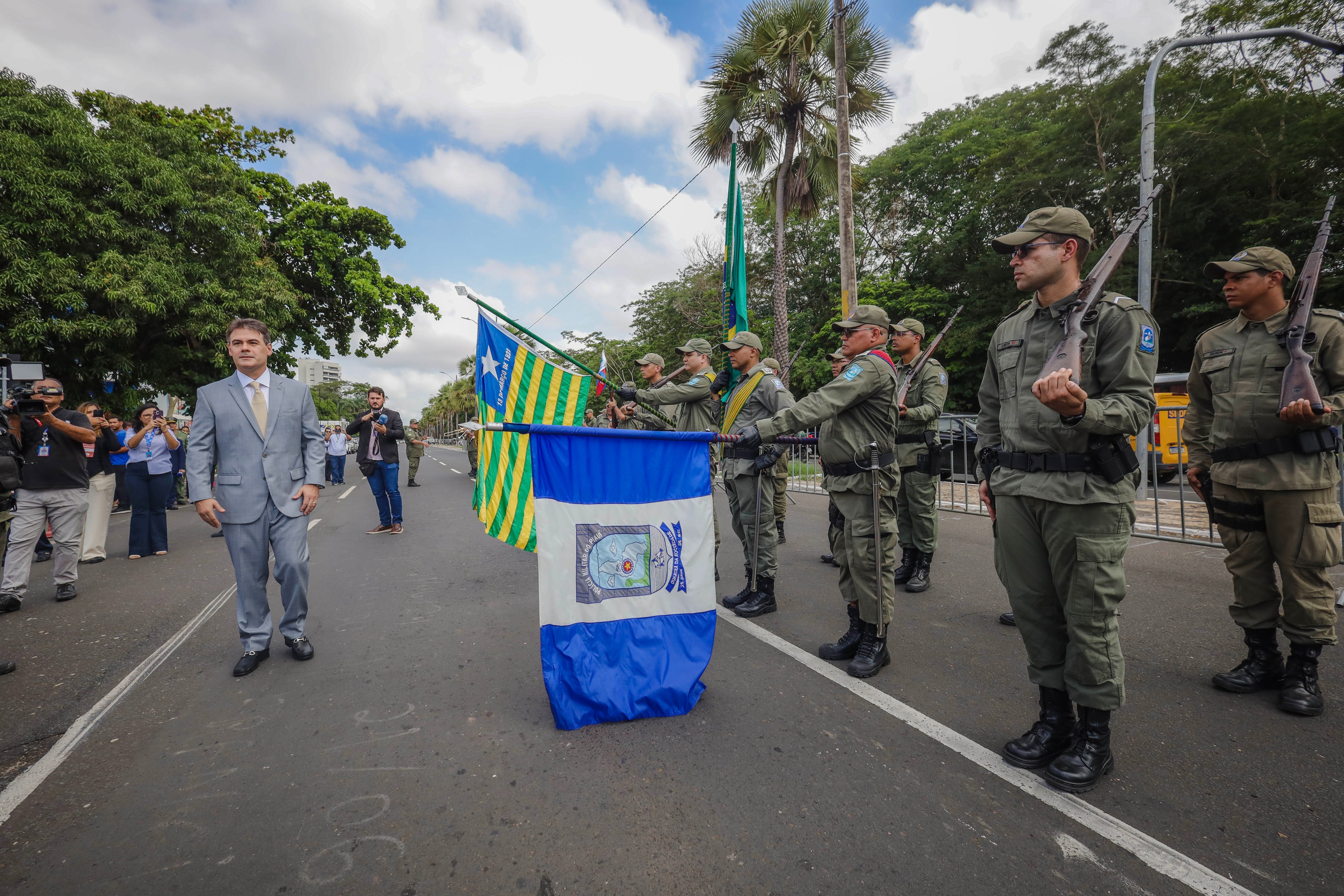 REVISTA A TROPAa-8.jpg