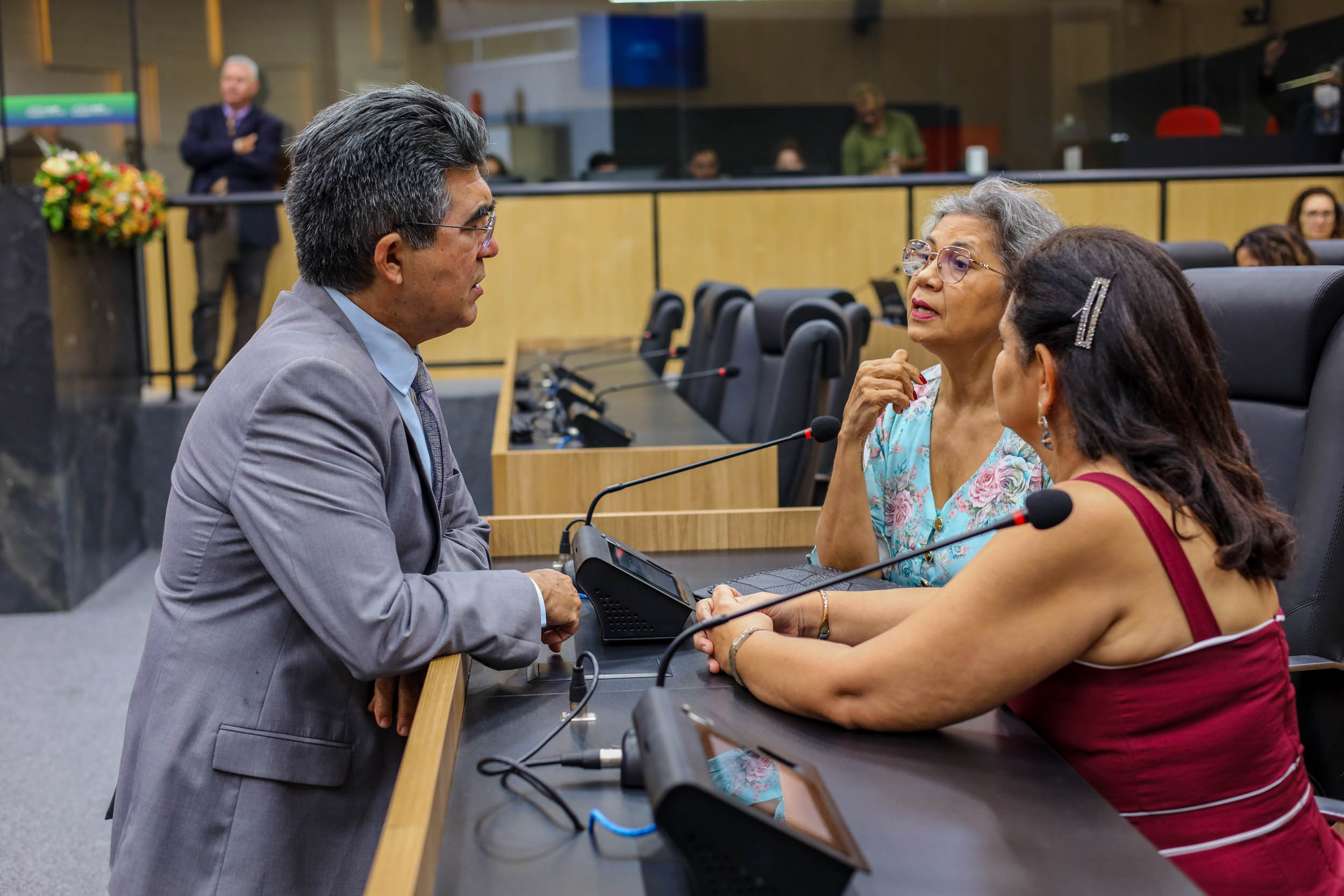 CONCESSÃO DE TÍTULO DE CIDADANIA Á SENHORA CLARA INES NICHOLLS E AO SENHOR MIGUEL ANGEL (1).jpg