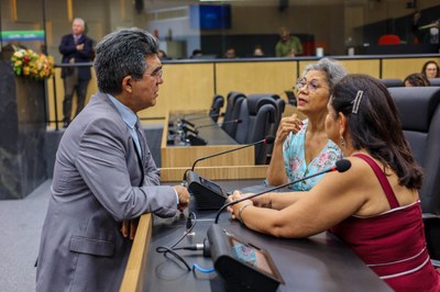 CONCESSÃO DE TÍTULO DE CIDADANIA Á SENHORA CLARA INES NICHOLLS E AO SENHOR MIGUEL ANGEL (1).jpg