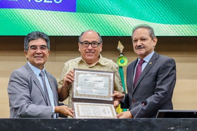 CONCESSÃO DE TÍTULO DE CIDADANIA Á SENHORA CLARA INES NICHOLLS E AO SENHOR MIGUEL ANGEL (11).jpg