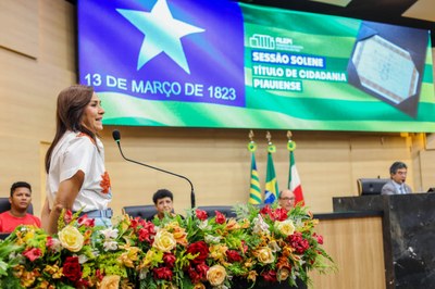 CONCESSÃO DE TÍTULO DE CIDADANIA Á SENHORA CLARA INES NICHOLLS E AO SENHOR MIGUEL ANGEL (12).jpg